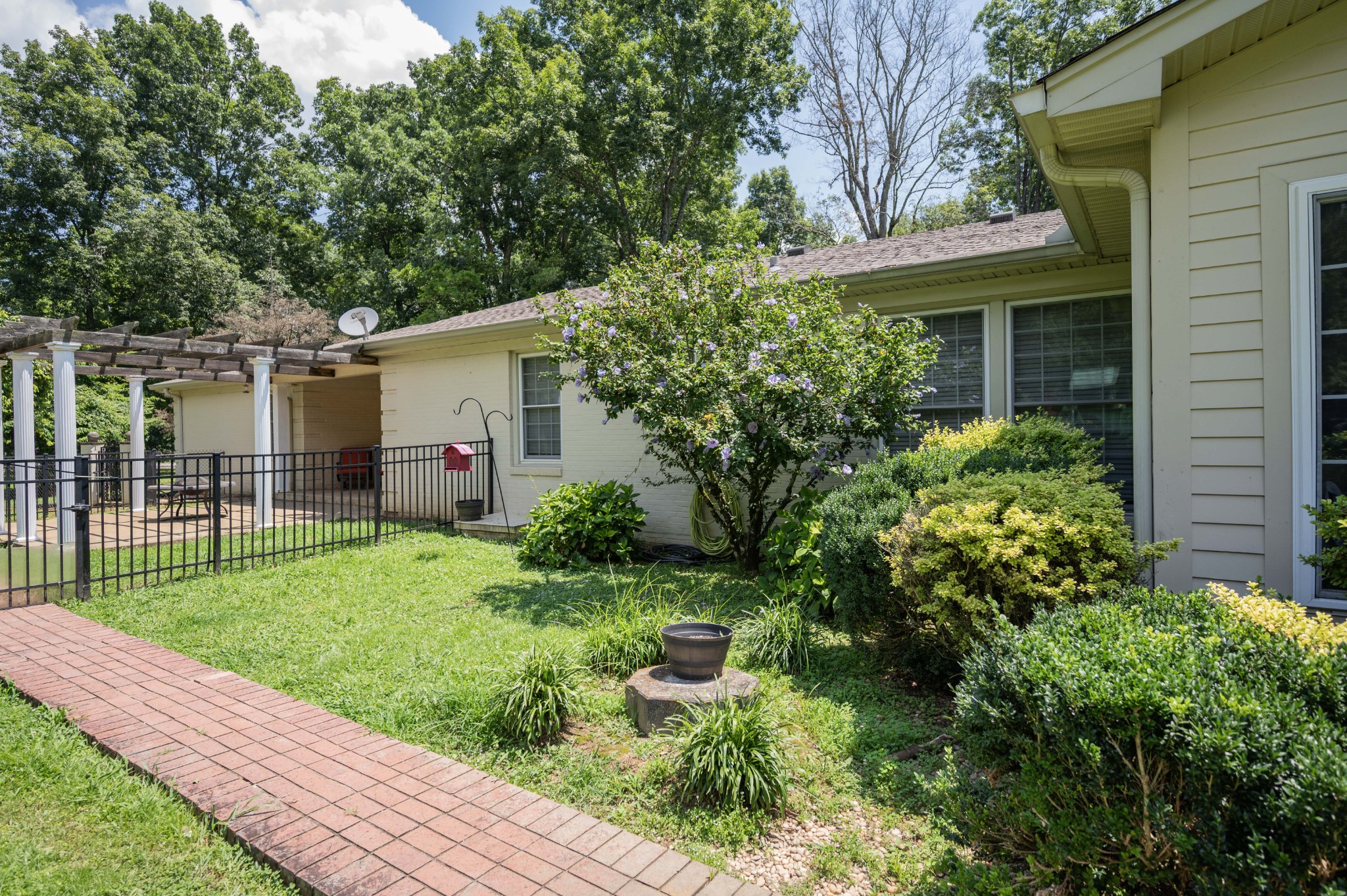 602 Narrows Rd