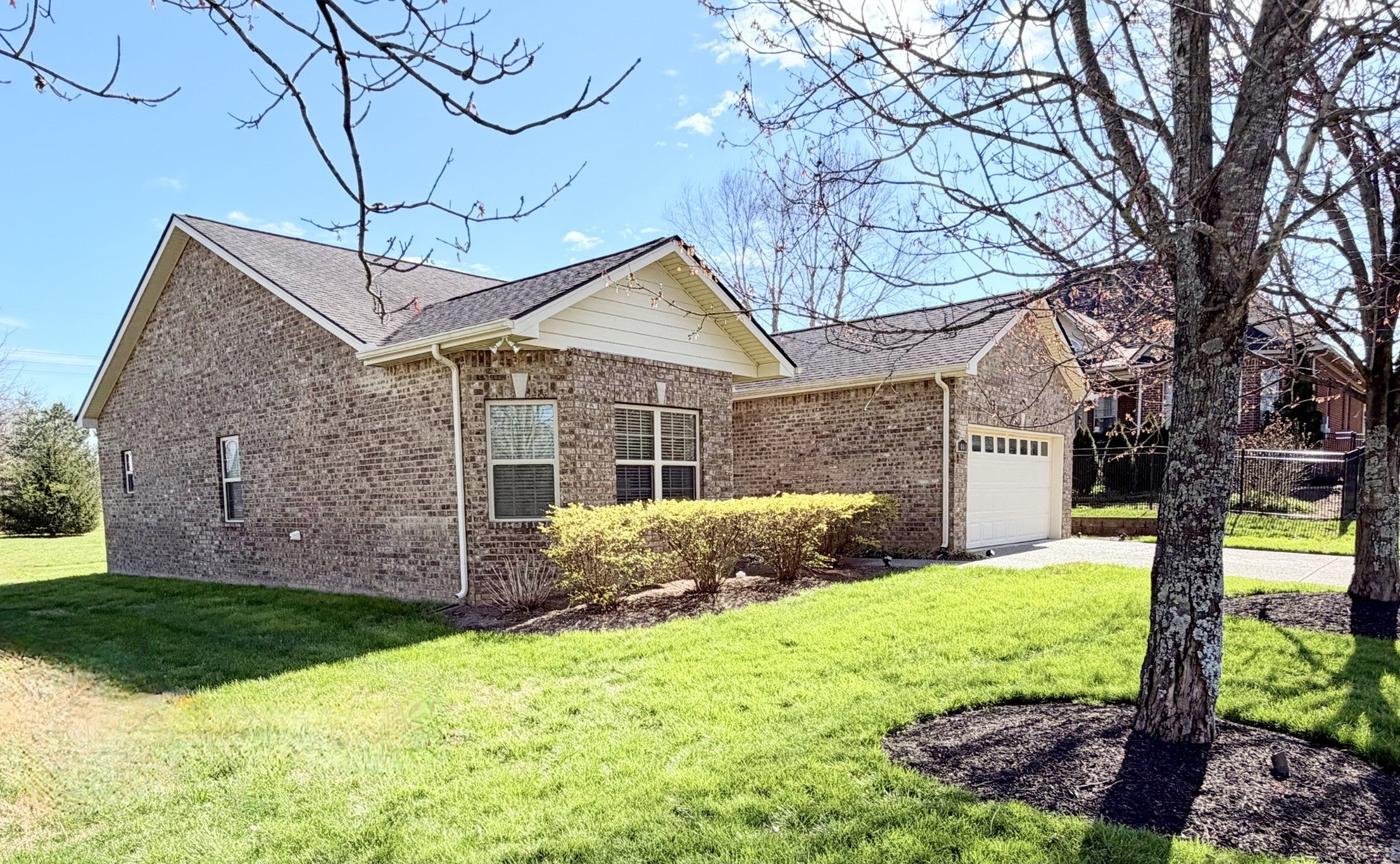 1001 Meadowview Dr
