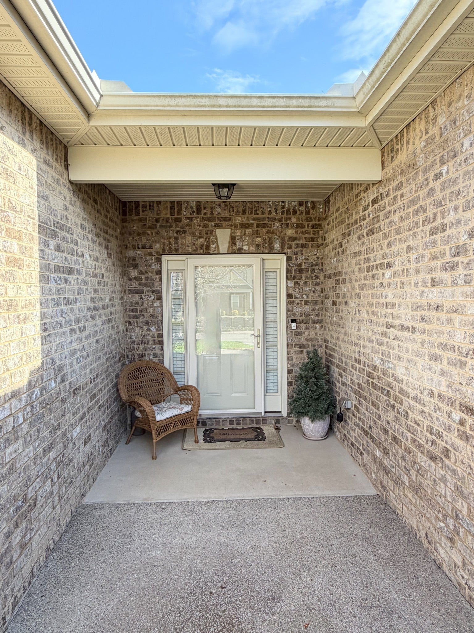 1001 Meadowview Dr