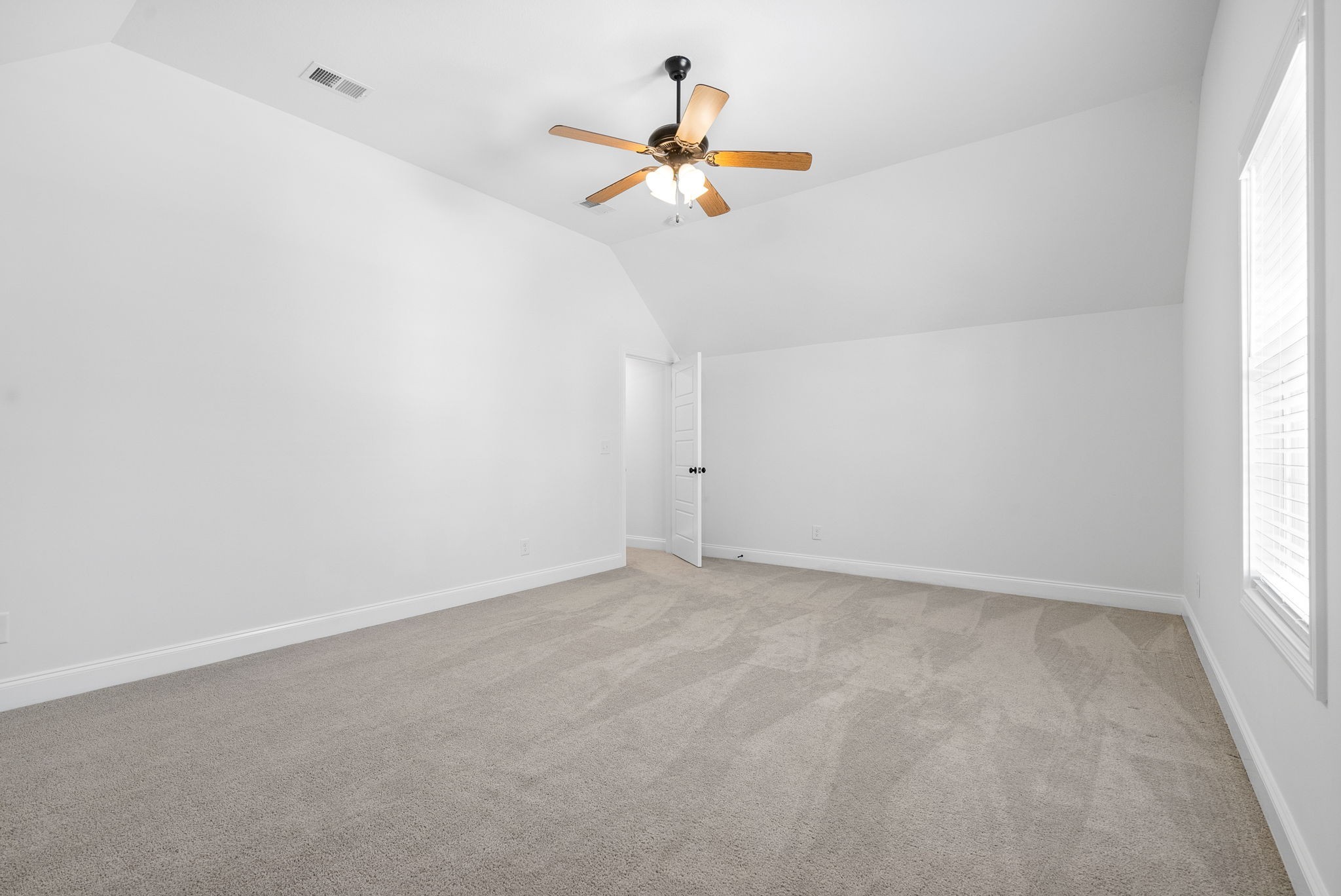 Clarksville, Tennessee 37043, United States, 4 Bedrooms Bedrooms, ,3 BathroomsBathrooms,Residential,Active,14676