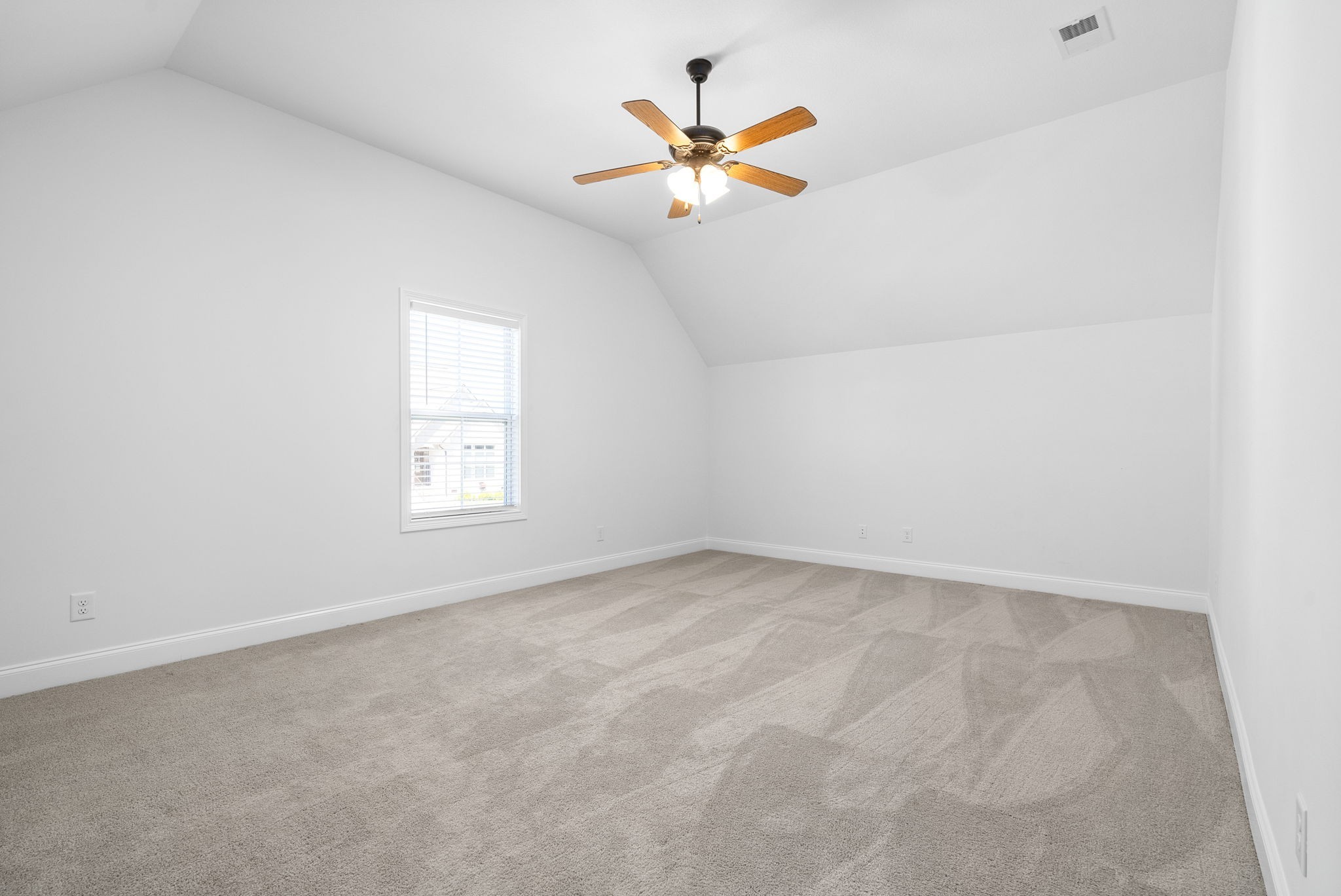 Clarksville, Tennessee 37043, United States, 4 Bedrooms Bedrooms, ,3 BathroomsBathrooms,Residential,Active,14676