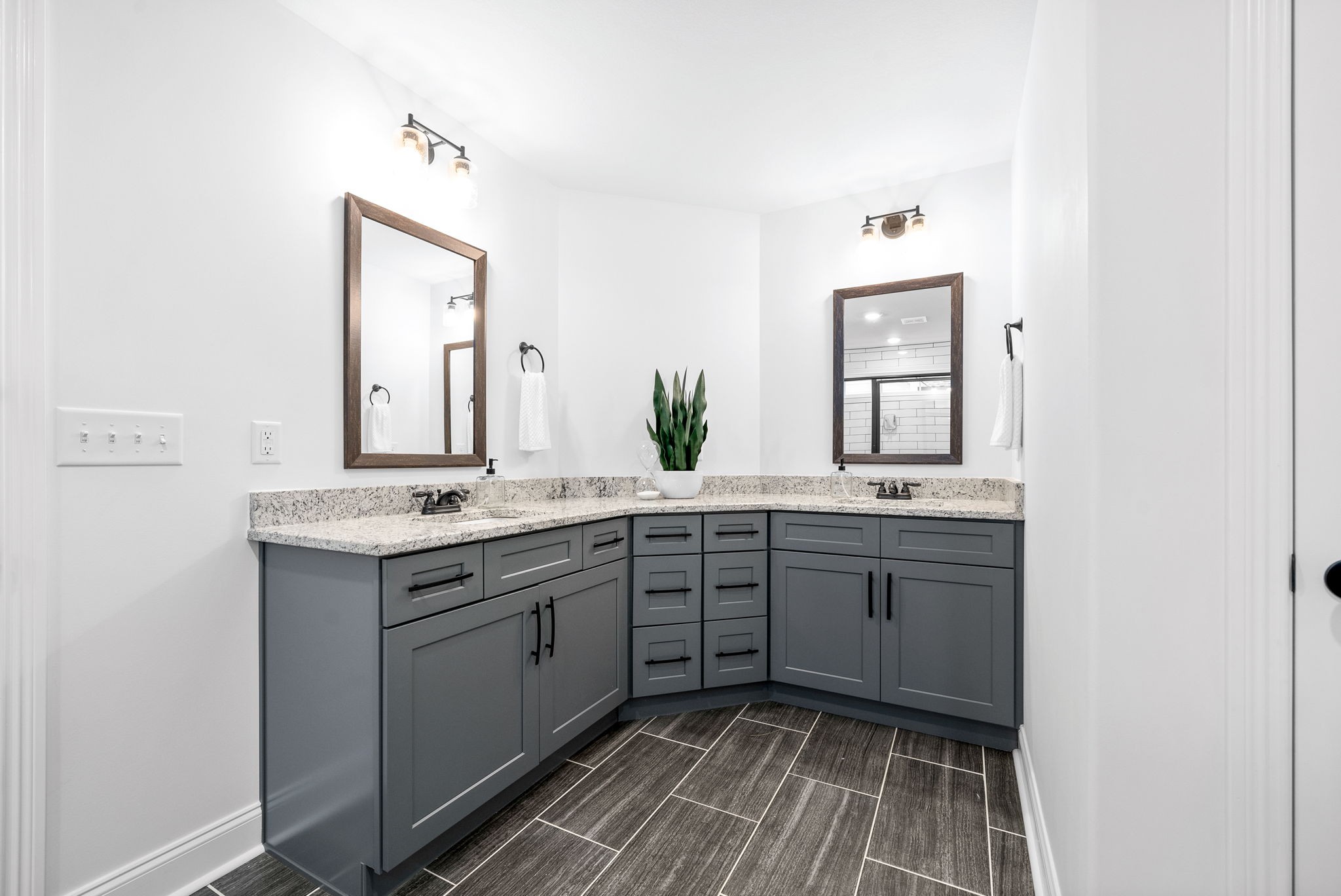 Clarksville, Tennessee 37043, United States, 4 Bedrooms Bedrooms, ,3 BathroomsBathrooms,Residential,Active,14676