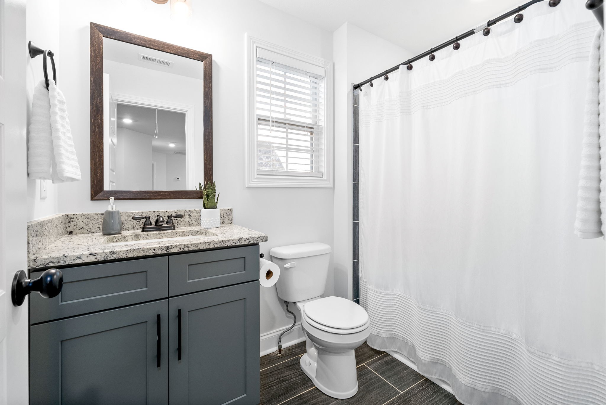 Clarksville, Tennessee 37043, United States, 4 Bedrooms Bedrooms, ,3 BathroomsBathrooms,Residential,Active,14676