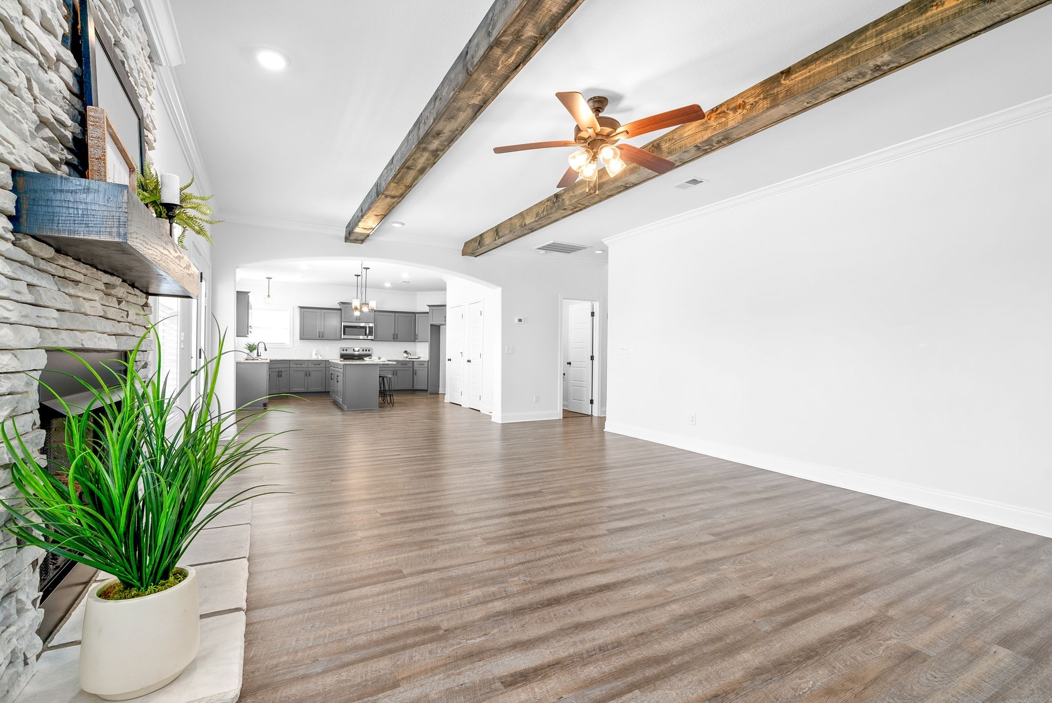 Clarksville, Tennessee 37043, United States, 4 Bedrooms Bedrooms, ,3 BathroomsBathrooms,Residential,Active,14676