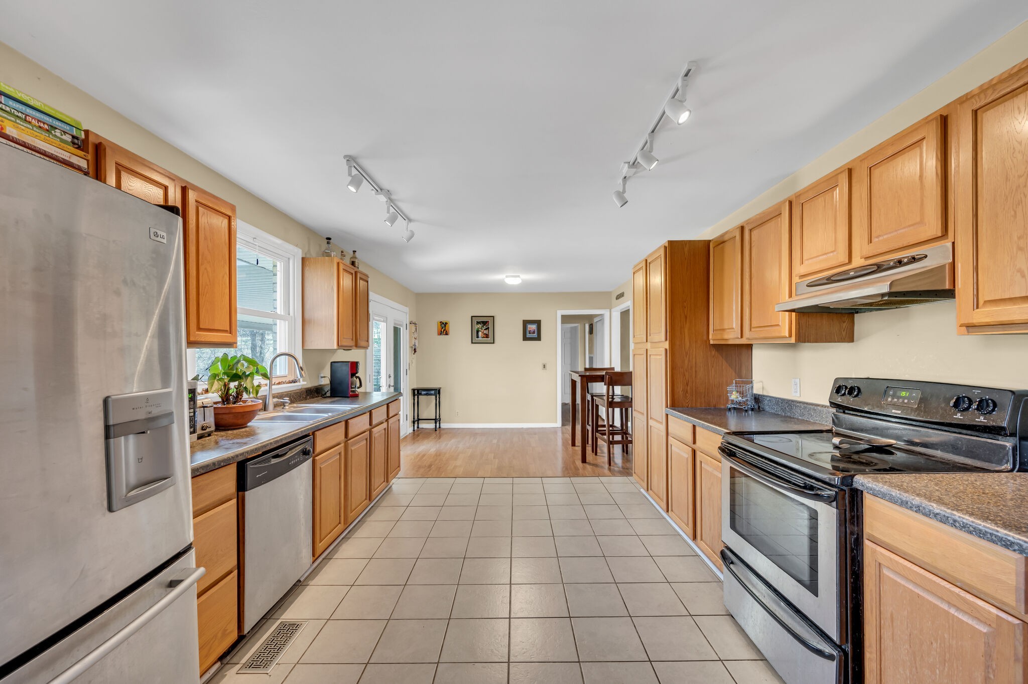 Nashville, Tennessee 37211, United States, 3 Bedrooms Bedrooms, ,2 BathroomsBathrooms,Residential,Active,86813