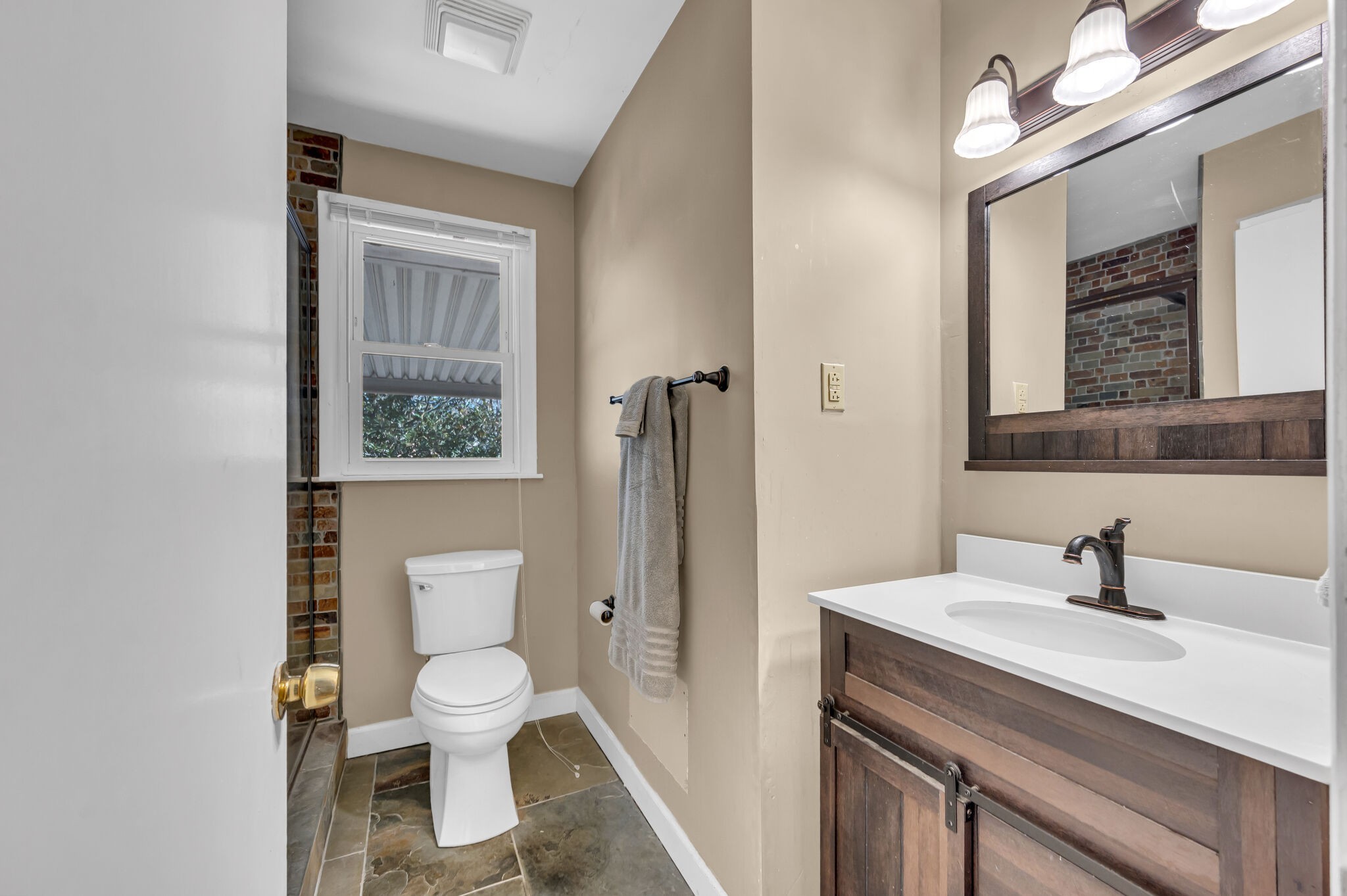 Nashville, Tennessee 37211, United States, 3 Bedrooms Bedrooms, ,2 BathroomsBathrooms,Residential,Active,86813