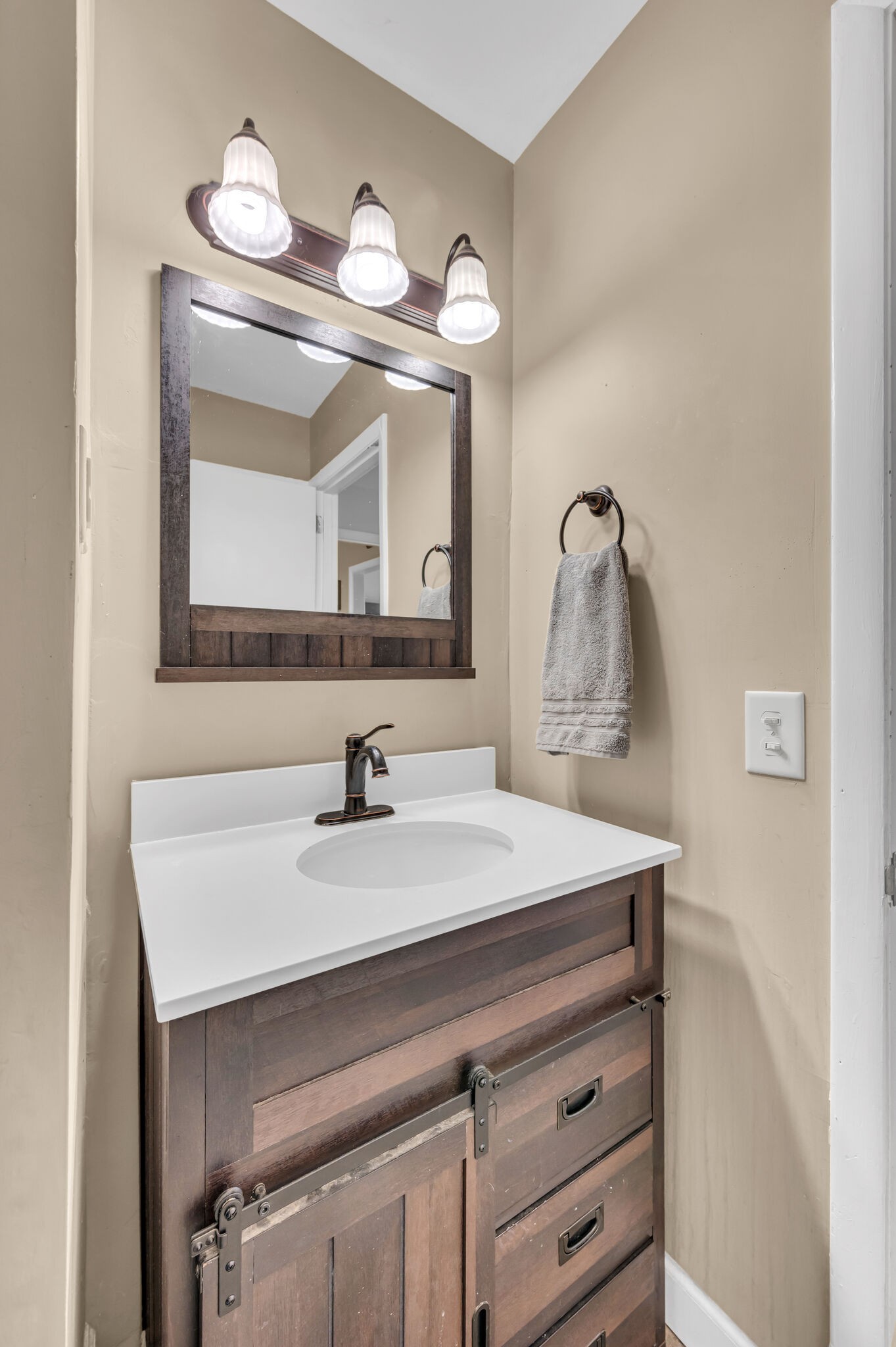 Nashville, Tennessee 37211, United States, 3 Bedrooms Bedrooms, ,2 BathroomsBathrooms,Residential,Active,86813