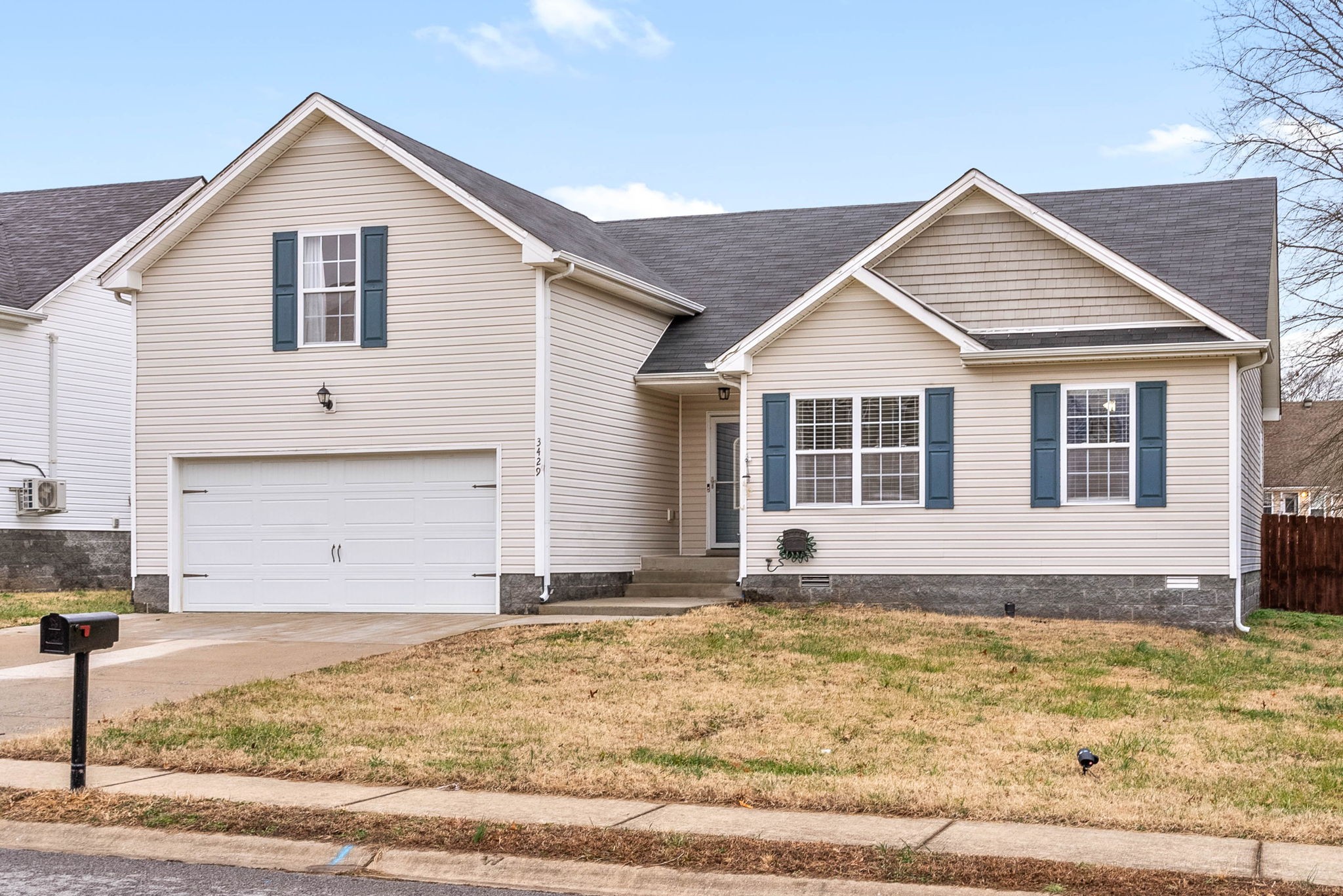 Clarksville, Tennessee 37042, United States, 3 Bedrooms Bedrooms, ,3 BathroomsBathrooms,Residential,Pending,15923