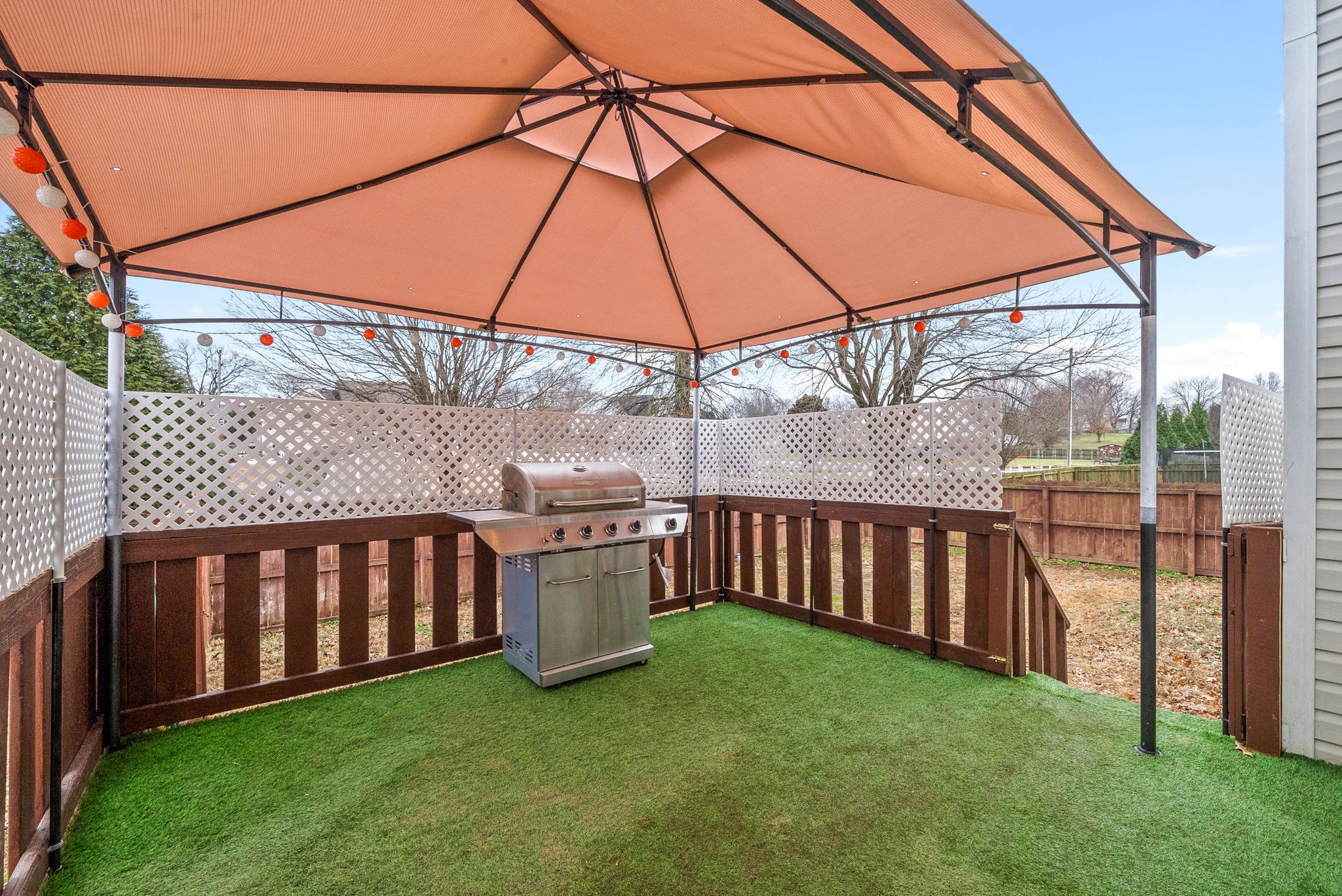 Clarksville, Tennessee 37042, United States, 3 Bedrooms Bedrooms, ,3 BathroomsBathrooms,Residential,Pending,15923