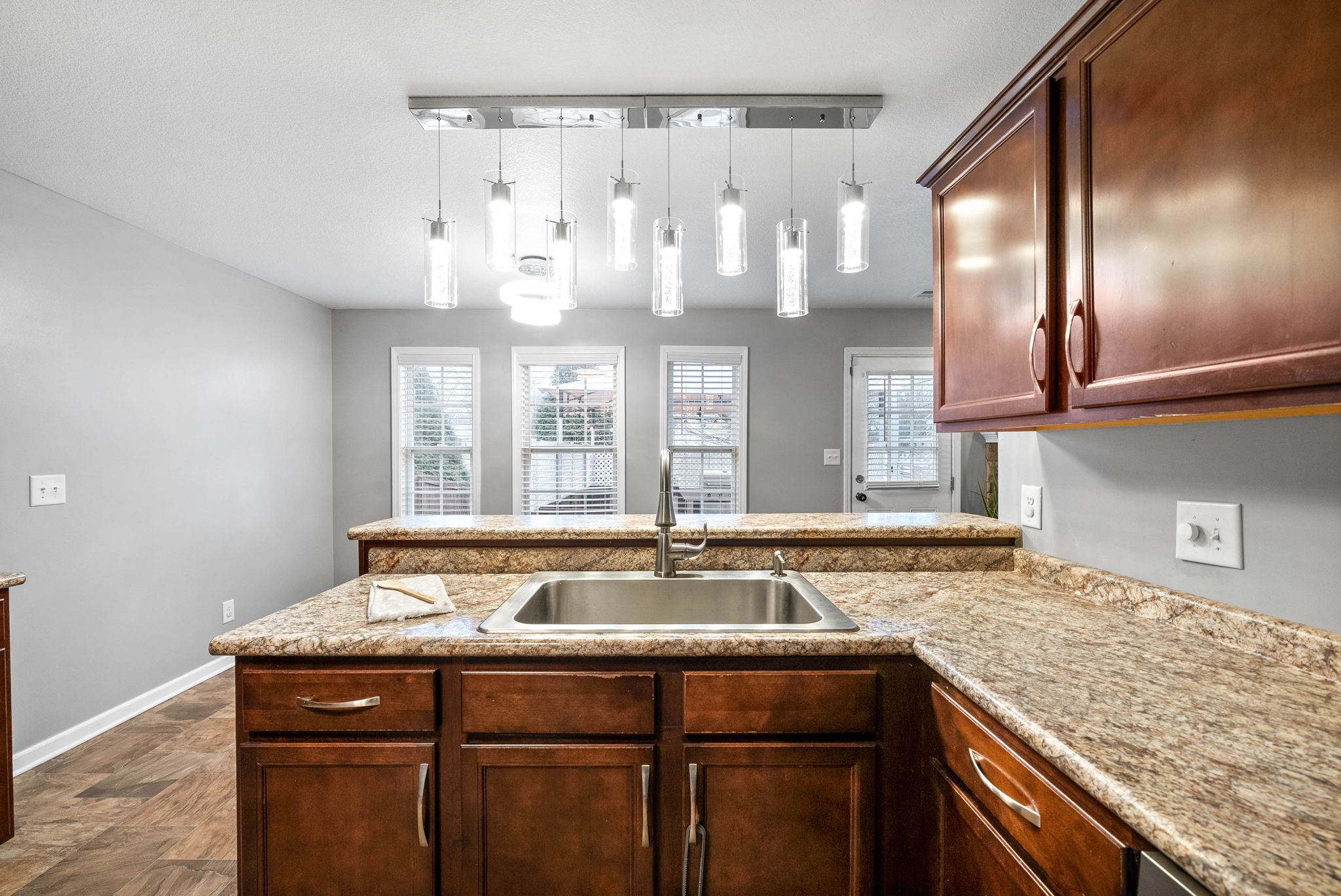 Clarksville, Tennessee 37042, United States, 3 Bedrooms Bedrooms, ,3 BathroomsBathrooms,Residential,Pending,15923