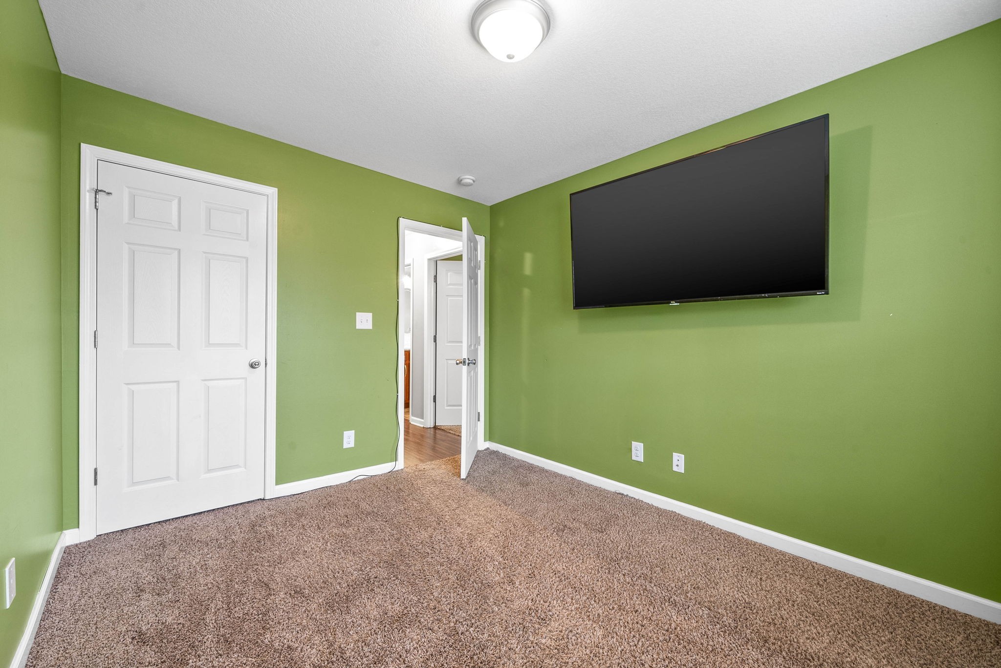 Clarksville, Tennessee 37042, United States, 3 Bedrooms Bedrooms, ,3 BathroomsBathrooms,Residential,Pending,15923