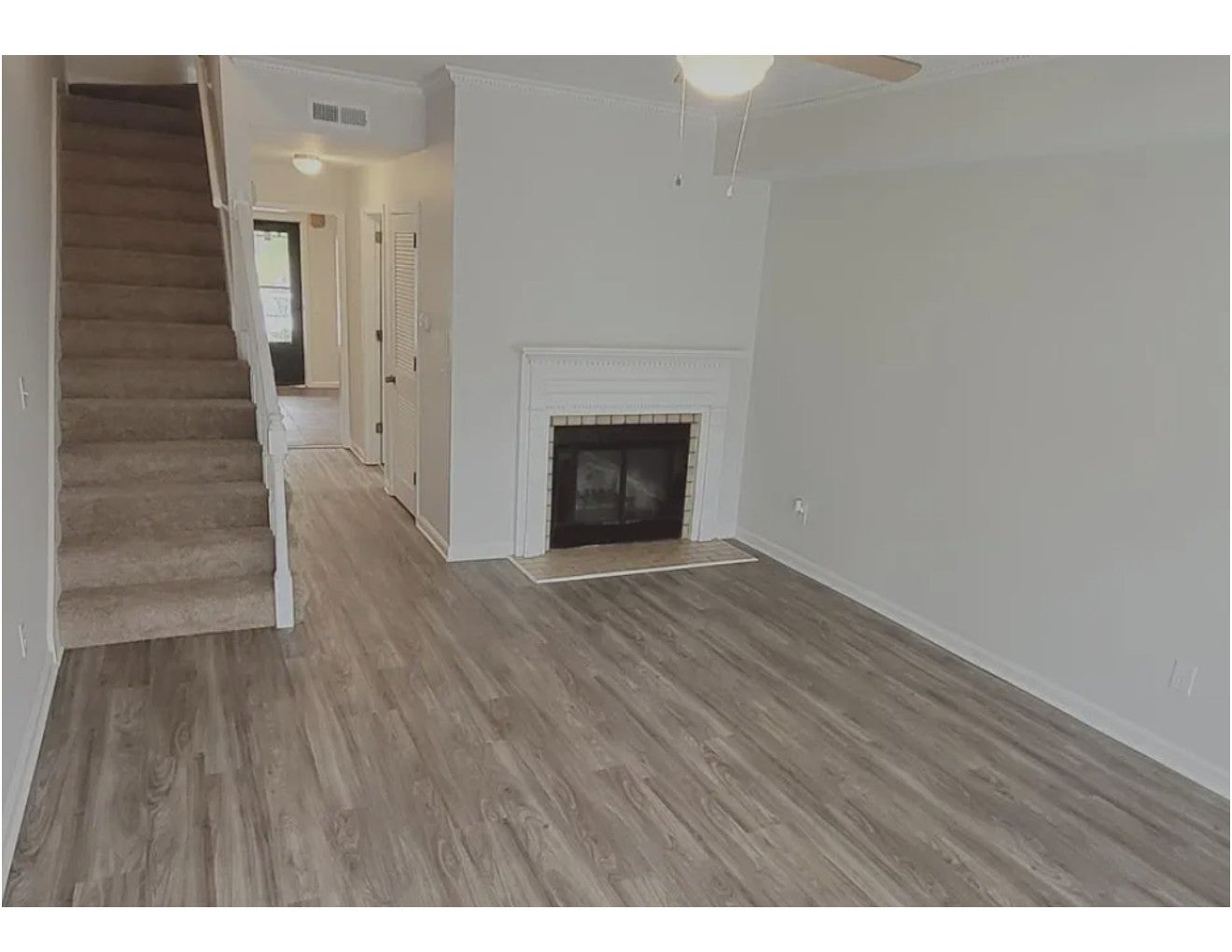 301 Hickory Pl