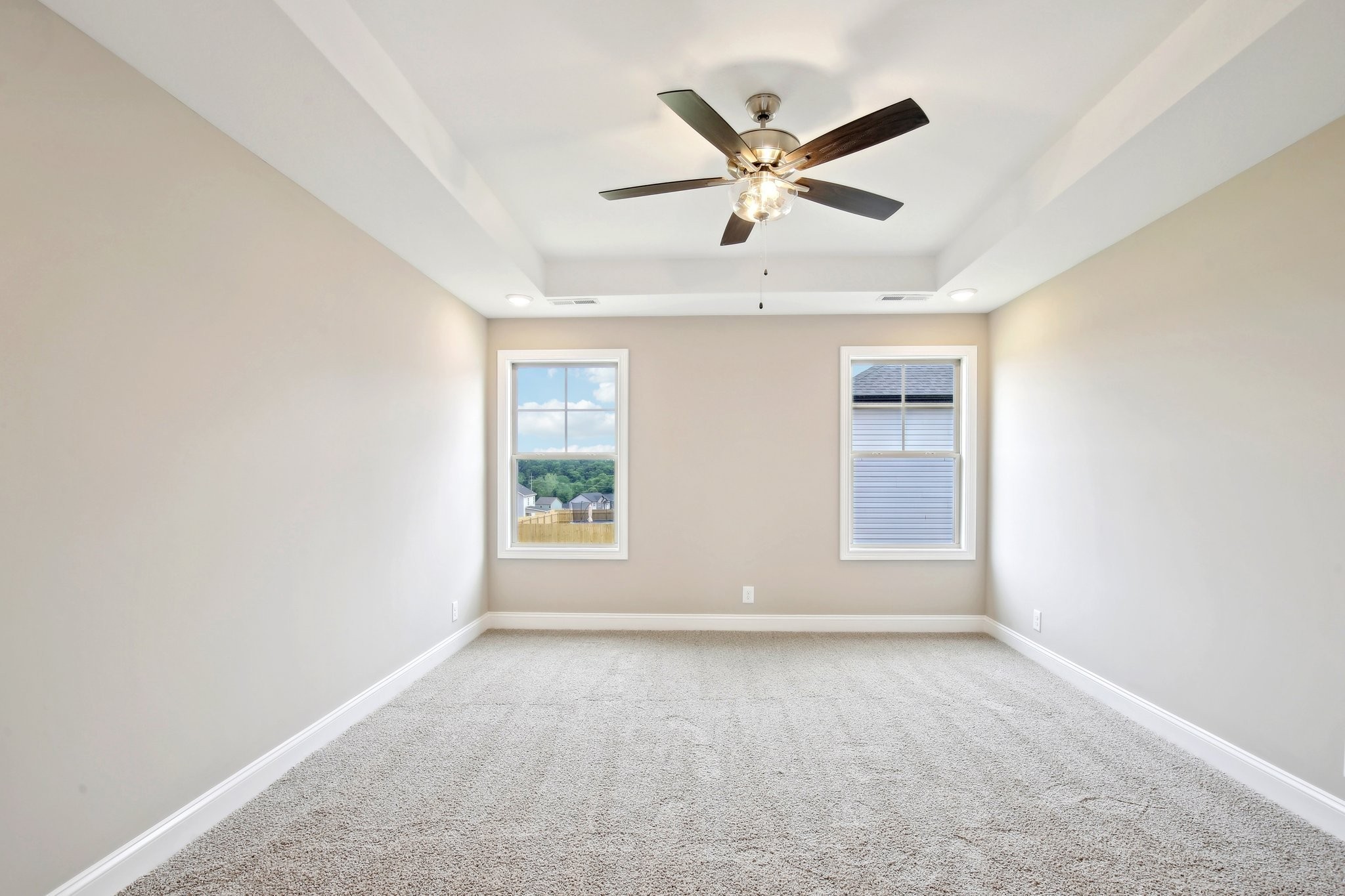 Clarksville, Tennessee 37040, United States, 5 Bedrooms Bedrooms, ,3 BathroomsBathrooms,Residential,Active,210146