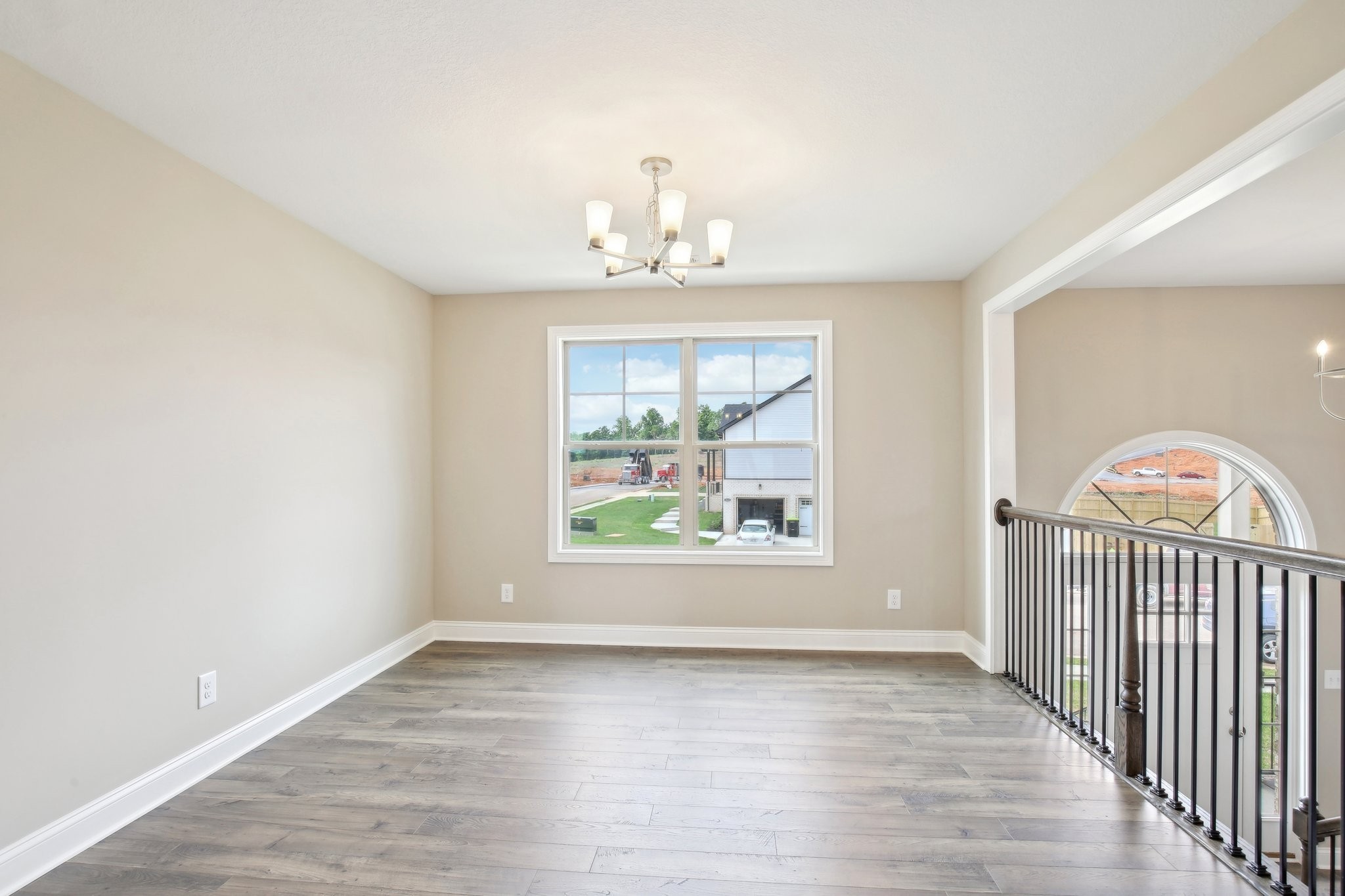 Clarksville, Tennessee 37040, United States, 5 Bedrooms Bedrooms, ,3 BathroomsBathrooms,Residential,Active,210146