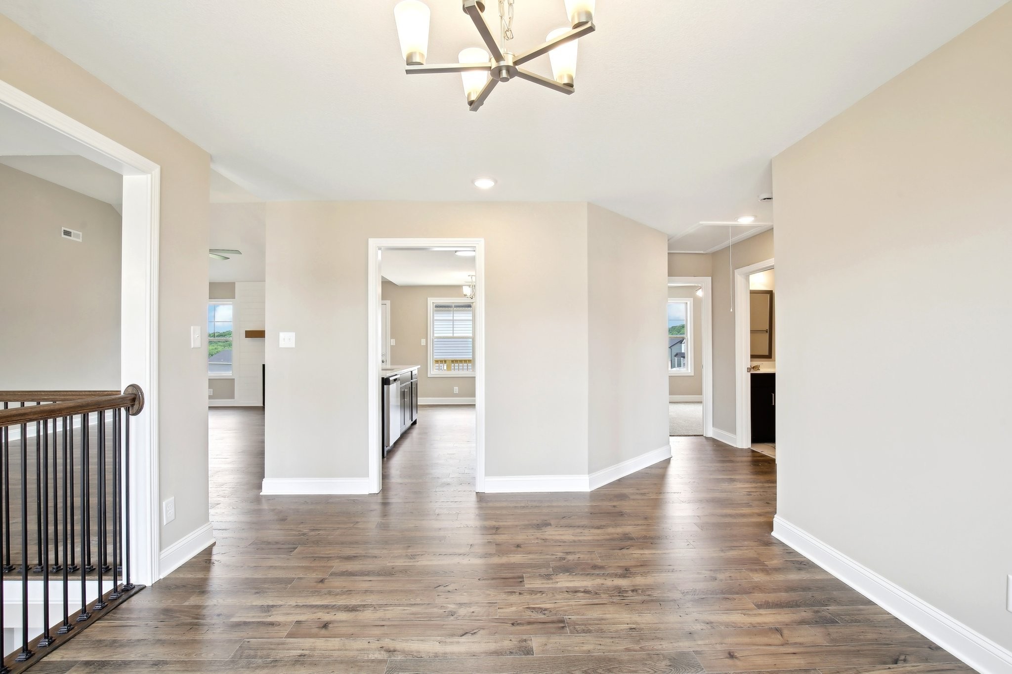 Clarksville, Tennessee 37040, United States, 5 Bedrooms Bedrooms, ,3 BathroomsBathrooms,Residential,Active,210146