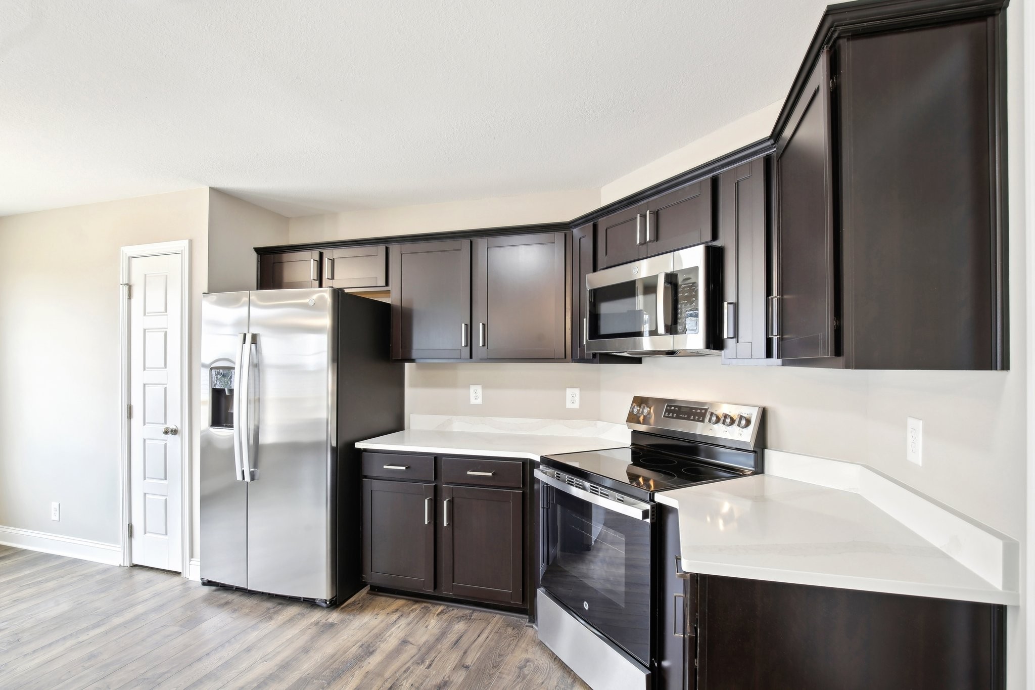 Clarksville, Tennessee 37040, United States, 5 Bedrooms Bedrooms, ,3 BathroomsBathrooms,Residential,Active,210146