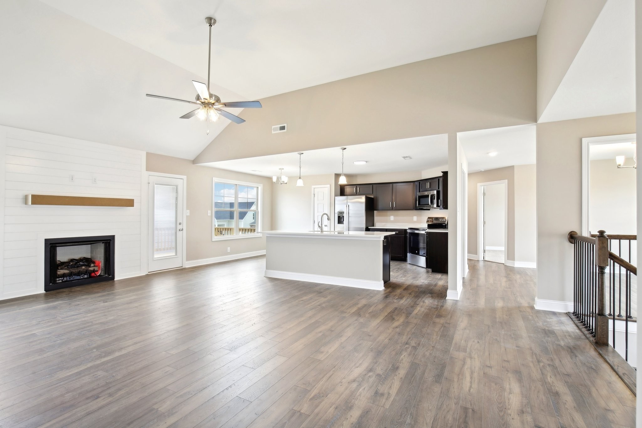 Clarksville, Tennessee 37040, United States, 5 Bedrooms Bedrooms, ,3 BathroomsBathrooms,Residential,Active,210146