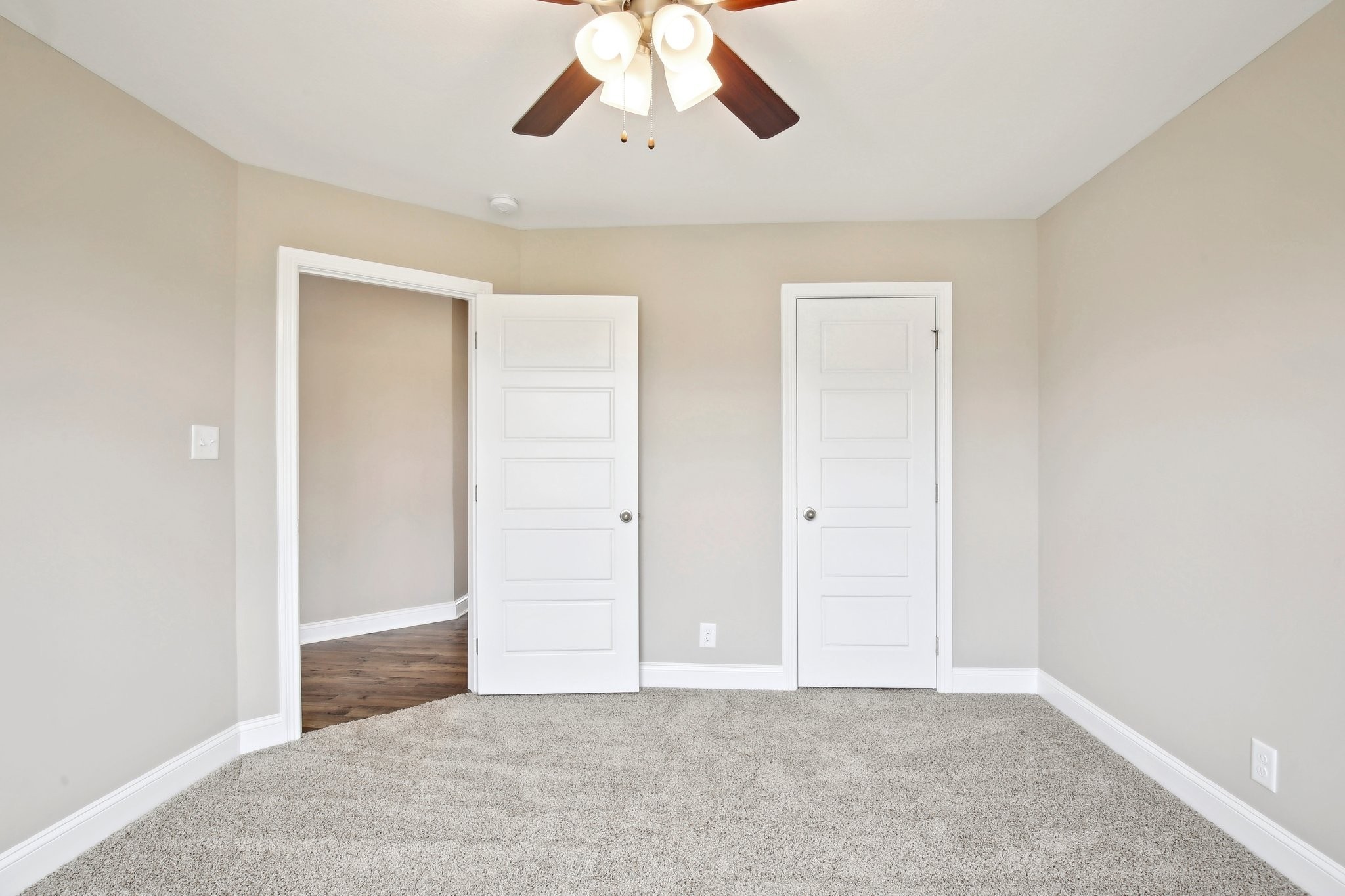 Clarksville, Tennessee 37040, United States, 5 Bedrooms Bedrooms, ,3 BathroomsBathrooms,Residential,Active,210146