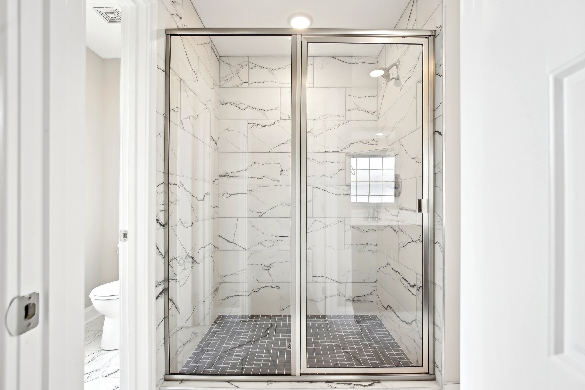 Clarksville, Tennessee 37040, United States, 5 Bedrooms Bedrooms, ,3 BathroomsBathrooms,Residential,Active,210146