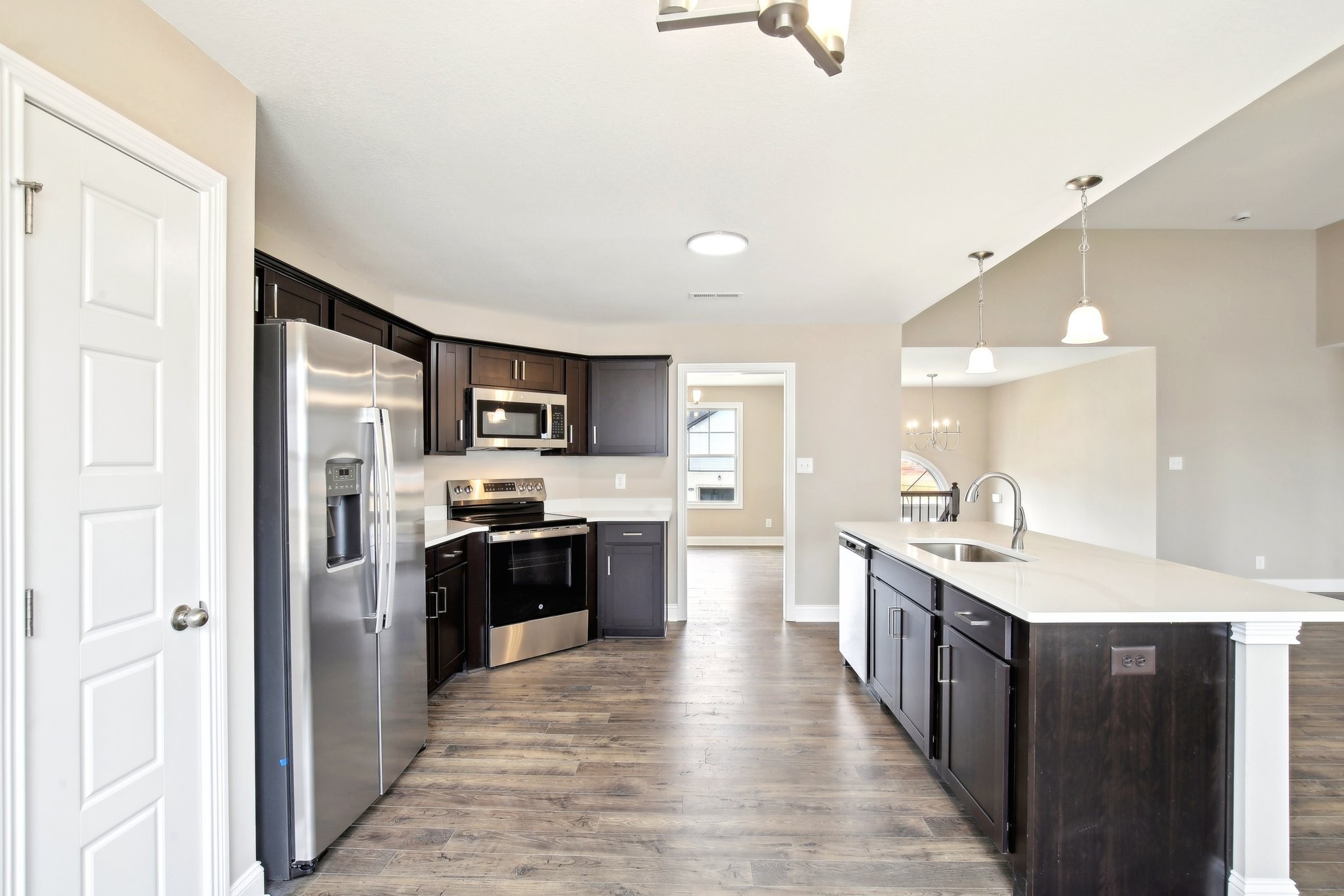 Clarksville, Tennessee 37040, United States, 5 Bedrooms Bedrooms, ,3 BathroomsBathrooms,Residential,Active,210146