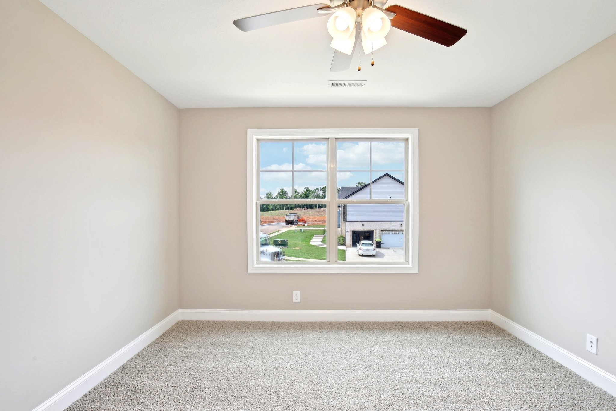 Clarksville, Tennessee 37040, United States, 5 Bedrooms Bedrooms, ,3 BathroomsBathrooms,Residential,Active,210146