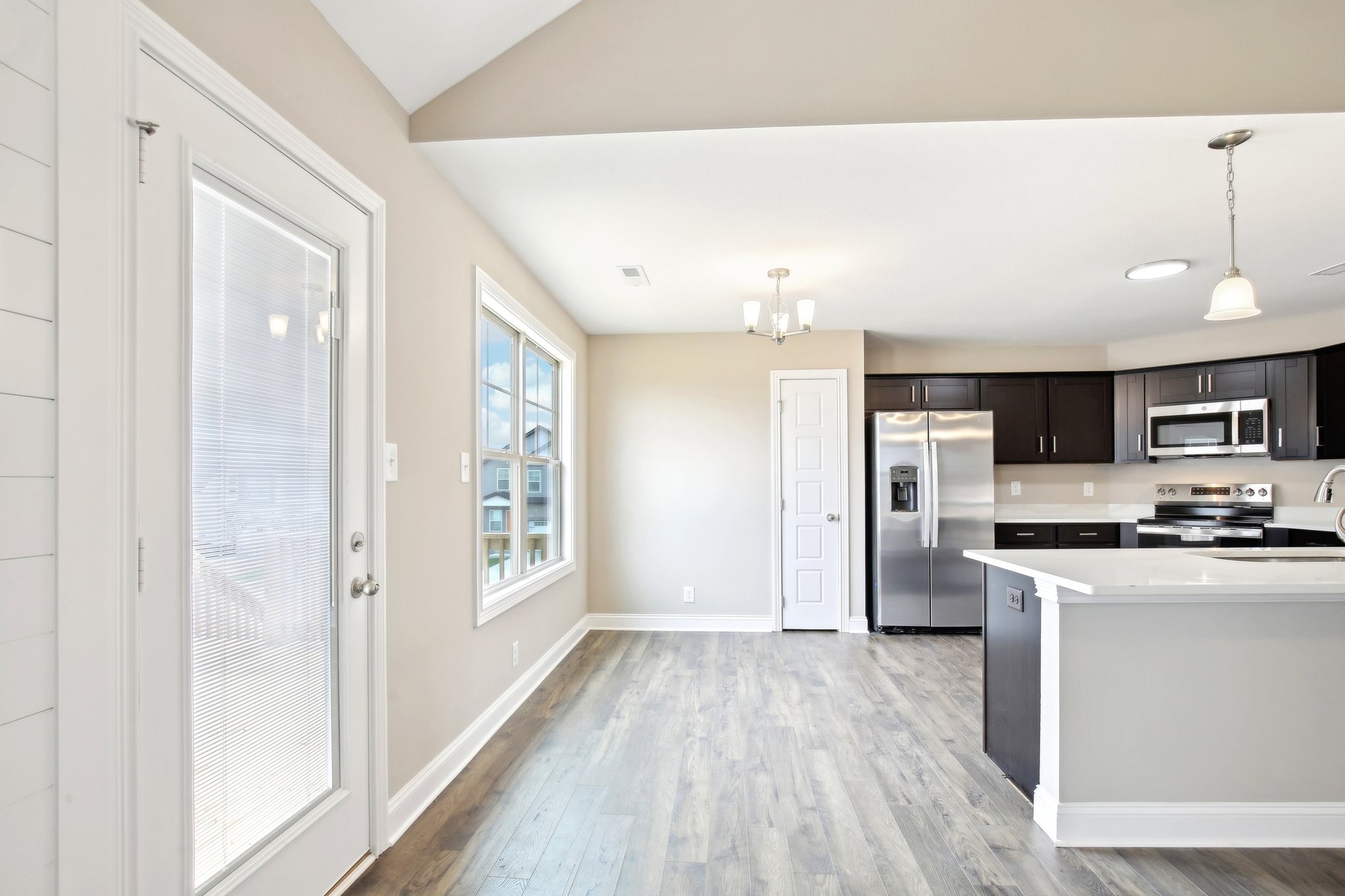 Clarksville, Tennessee 37040, United States, 5 Bedrooms Bedrooms, ,3 BathroomsBathrooms,Residential,Active,210146