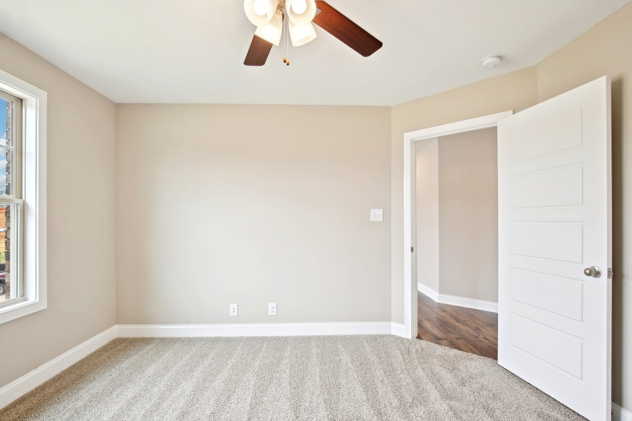 Clarksville, Tennessee 37040, United States, 5 Bedrooms Bedrooms, ,3 BathroomsBathrooms,Residential,Active,210146