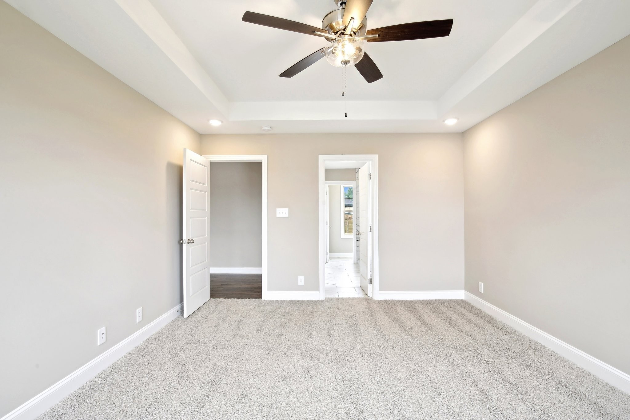 Clarksville, Tennessee 37040, United States, 5 Bedrooms Bedrooms, ,3 BathroomsBathrooms,Residential,Active,210146