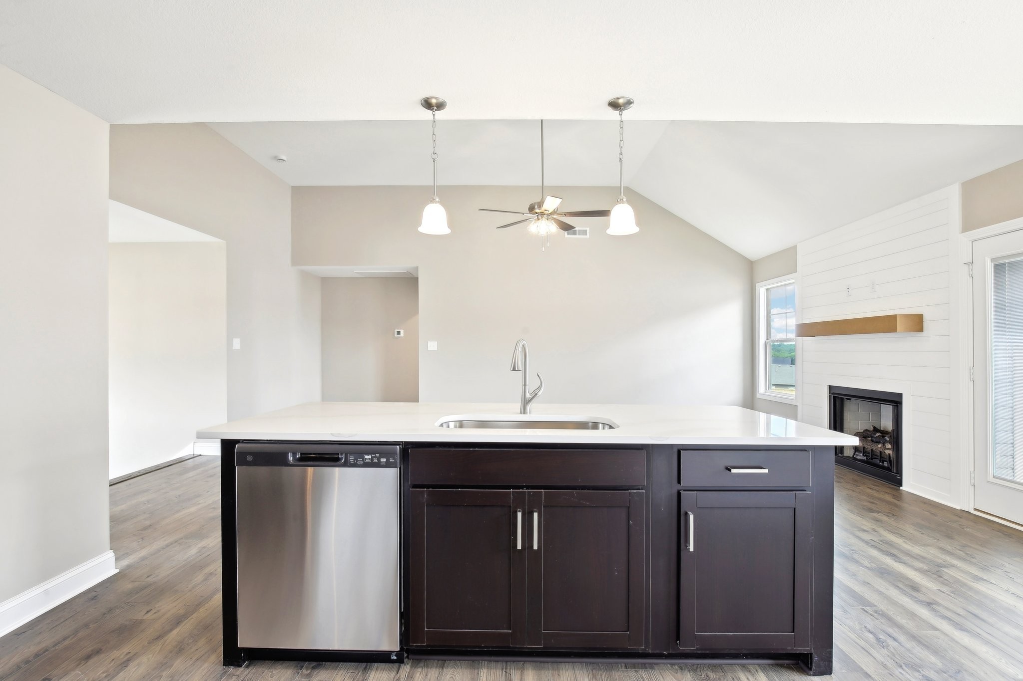 Clarksville, Tennessee 37040, United States, 5 Bedrooms Bedrooms, ,3 BathroomsBathrooms,Residential,Active,210146