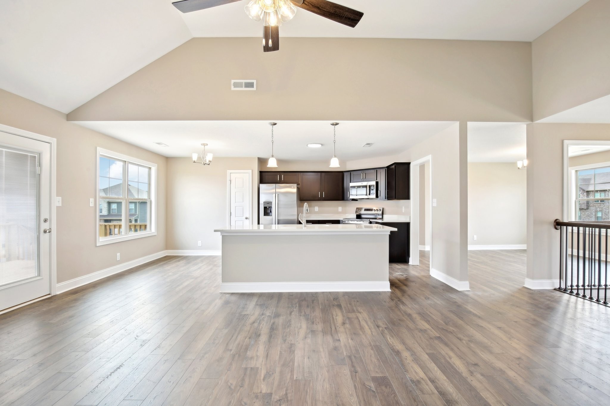 Clarksville, Tennessee 37040, United States, 5 Bedrooms Bedrooms, ,3 BathroomsBathrooms,Residential,Active,210146