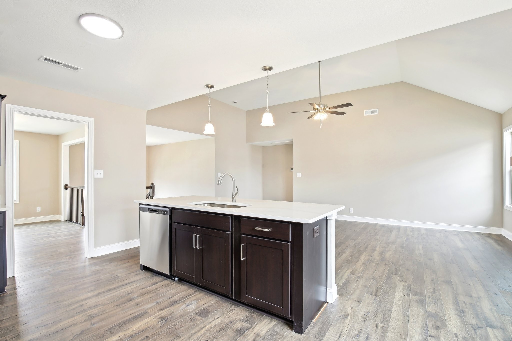 Clarksville, Tennessee 37040, United States, 5 Bedrooms Bedrooms, ,3 BathroomsBathrooms,Residential,Active,210146