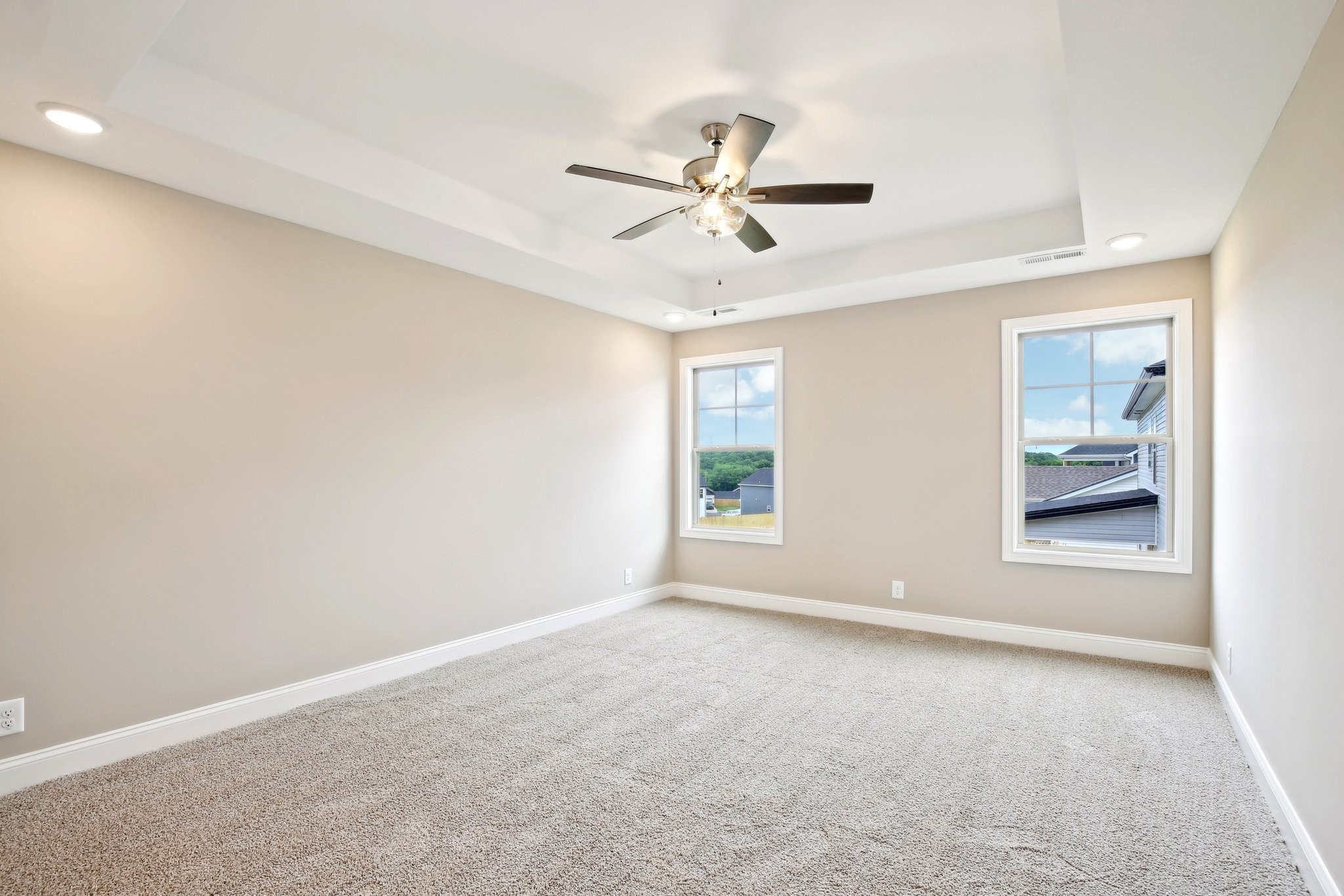 Clarksville, Tennessee 37040, United States, 5 Bedrooms Bedrooms, ,3 BathroomsBathrooms,Residential,Active,210146