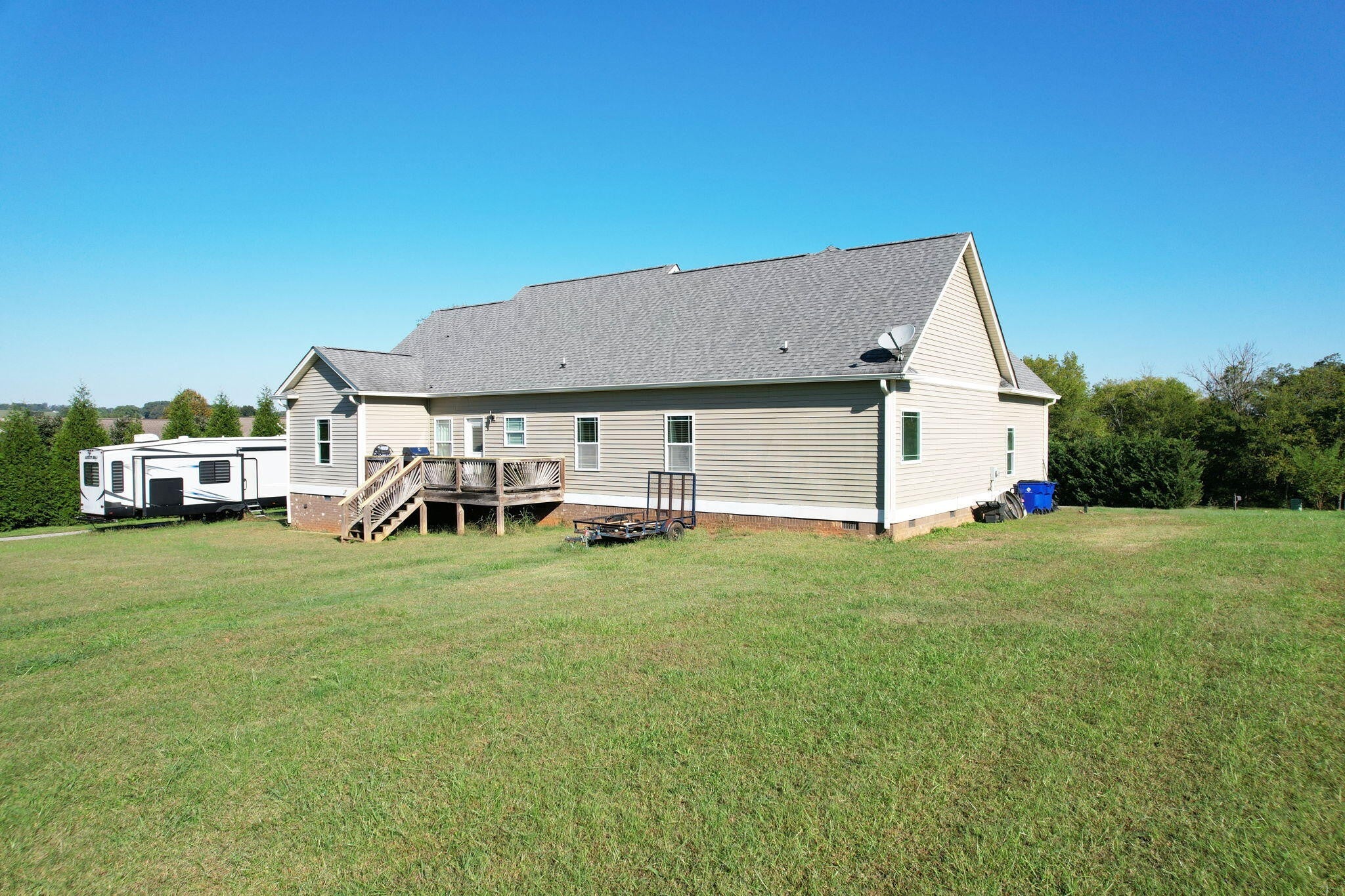 237 Windermere Lane NE