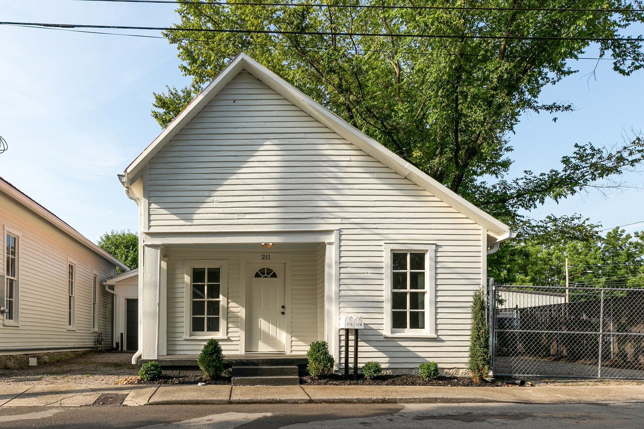209 W 13th St