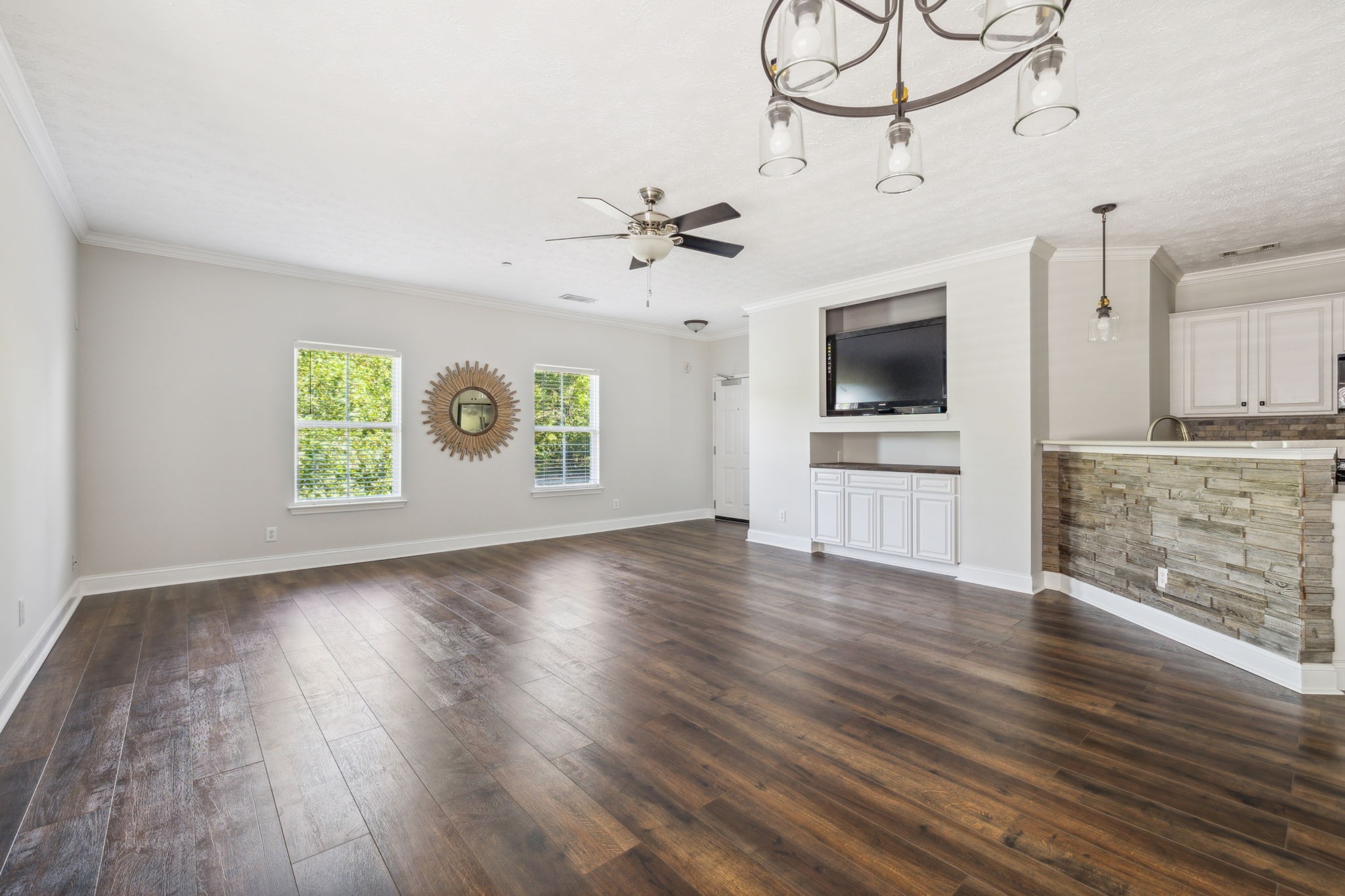 1027 Park Run Dr