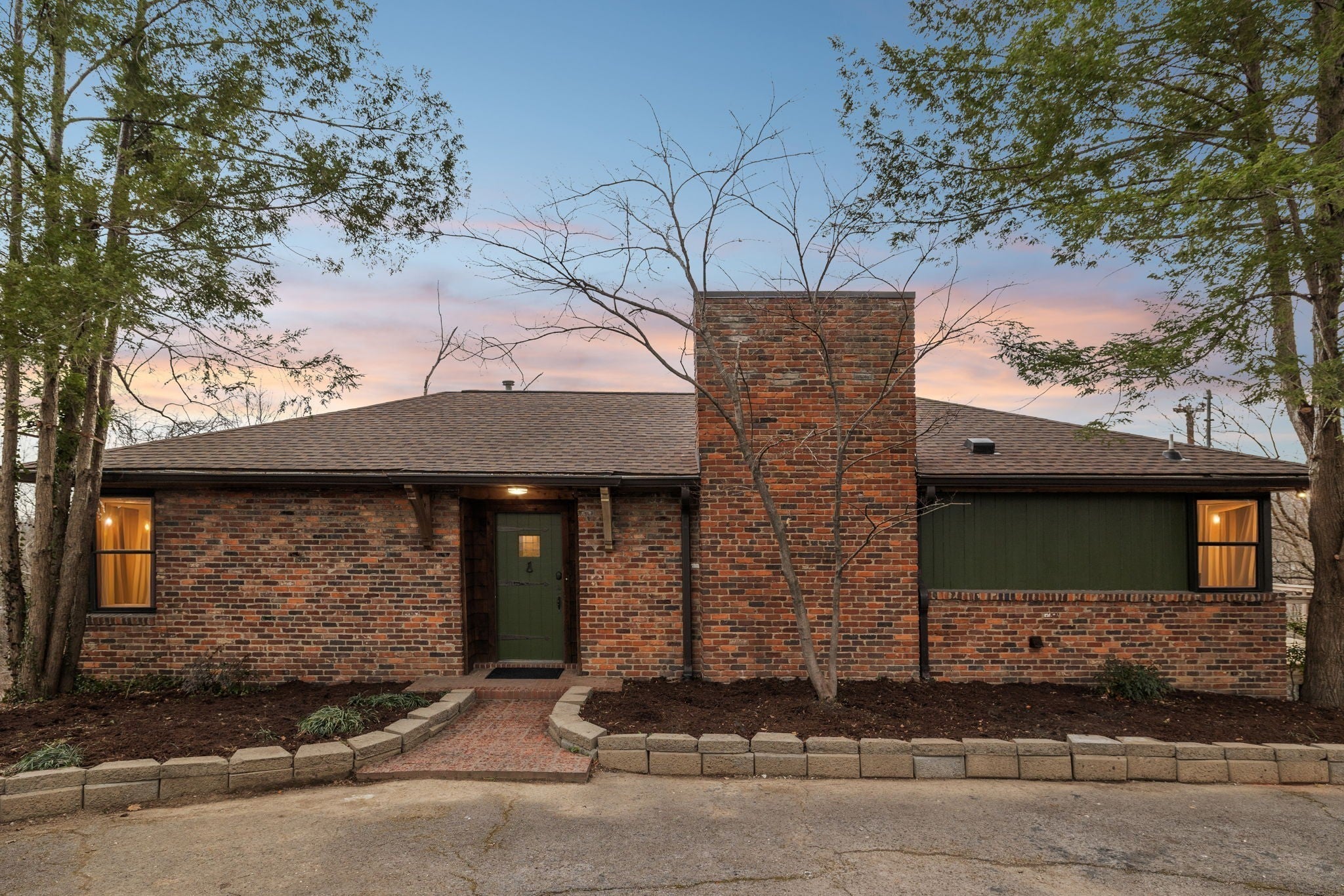 2224 Crestline Dr