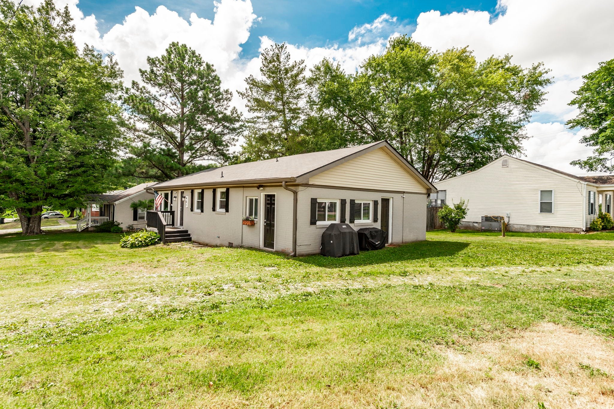 401 Weaver Ln