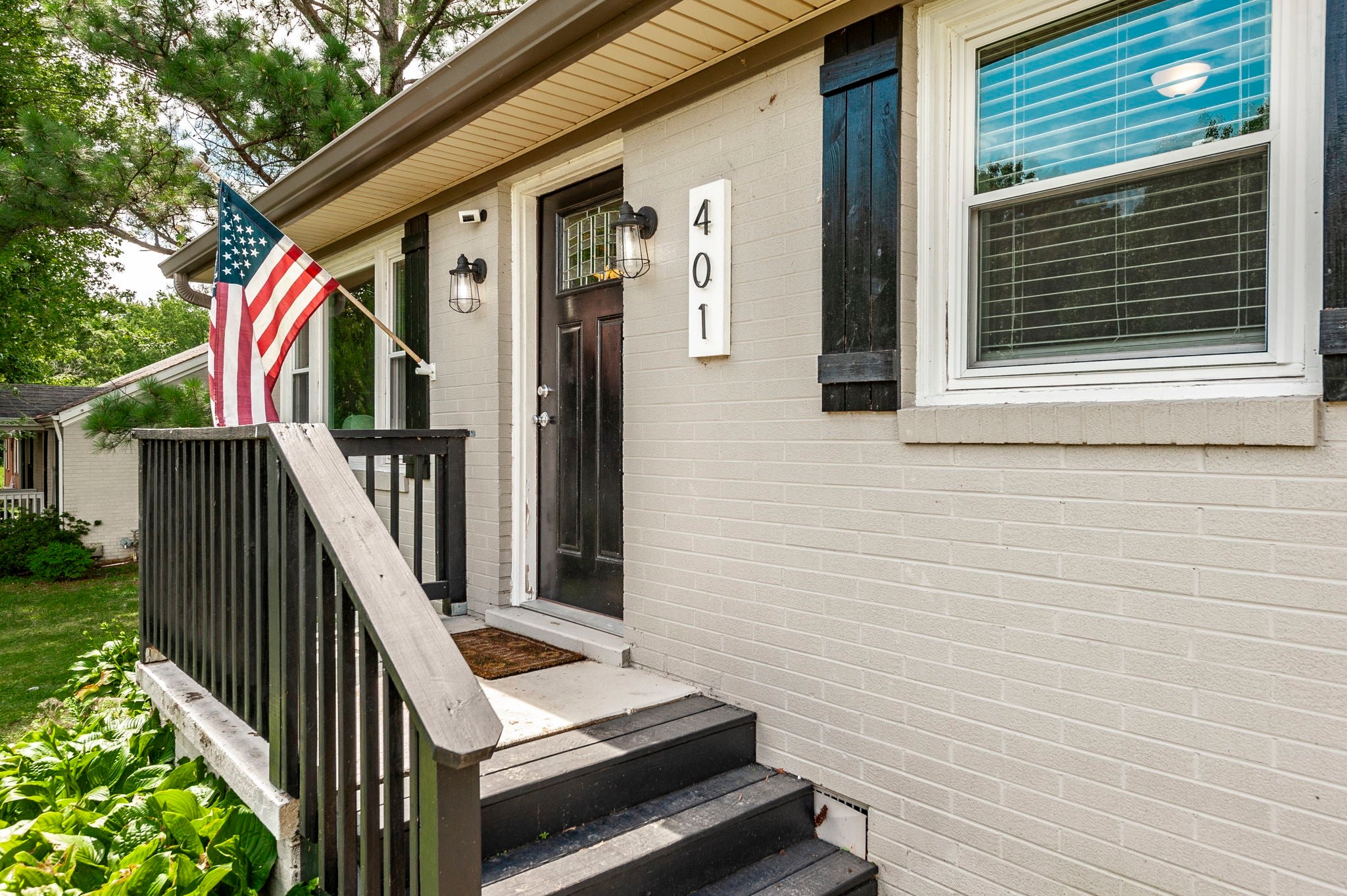 401 Weaver Ln