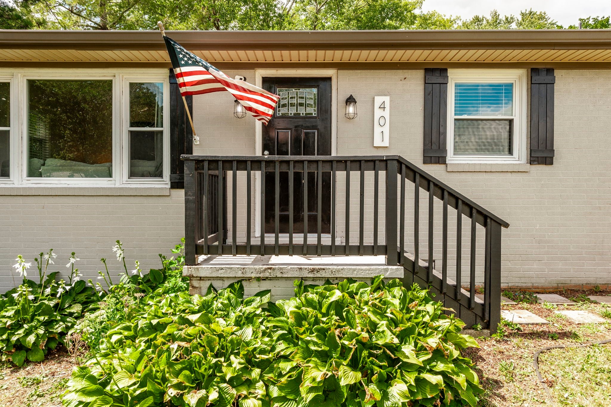 401 Weaver Ln