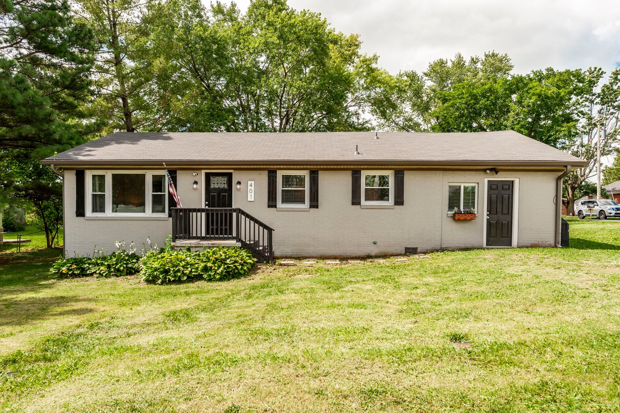 401 Weaver Ln