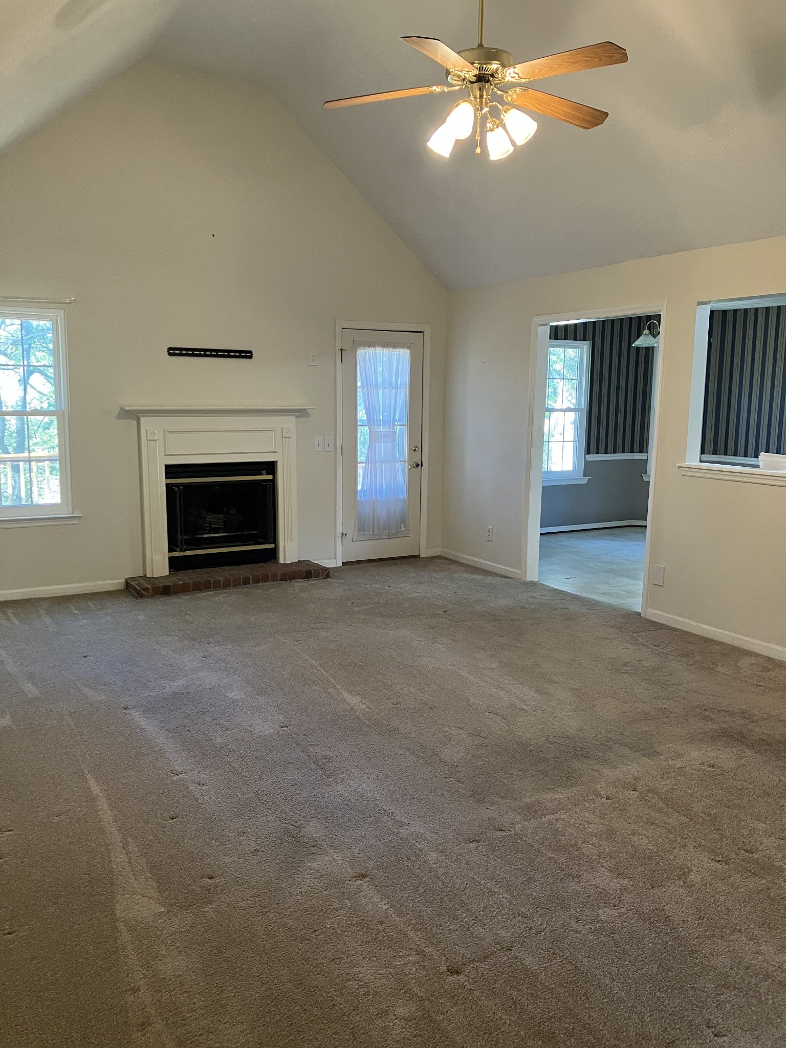 220 Rollingwood Ct