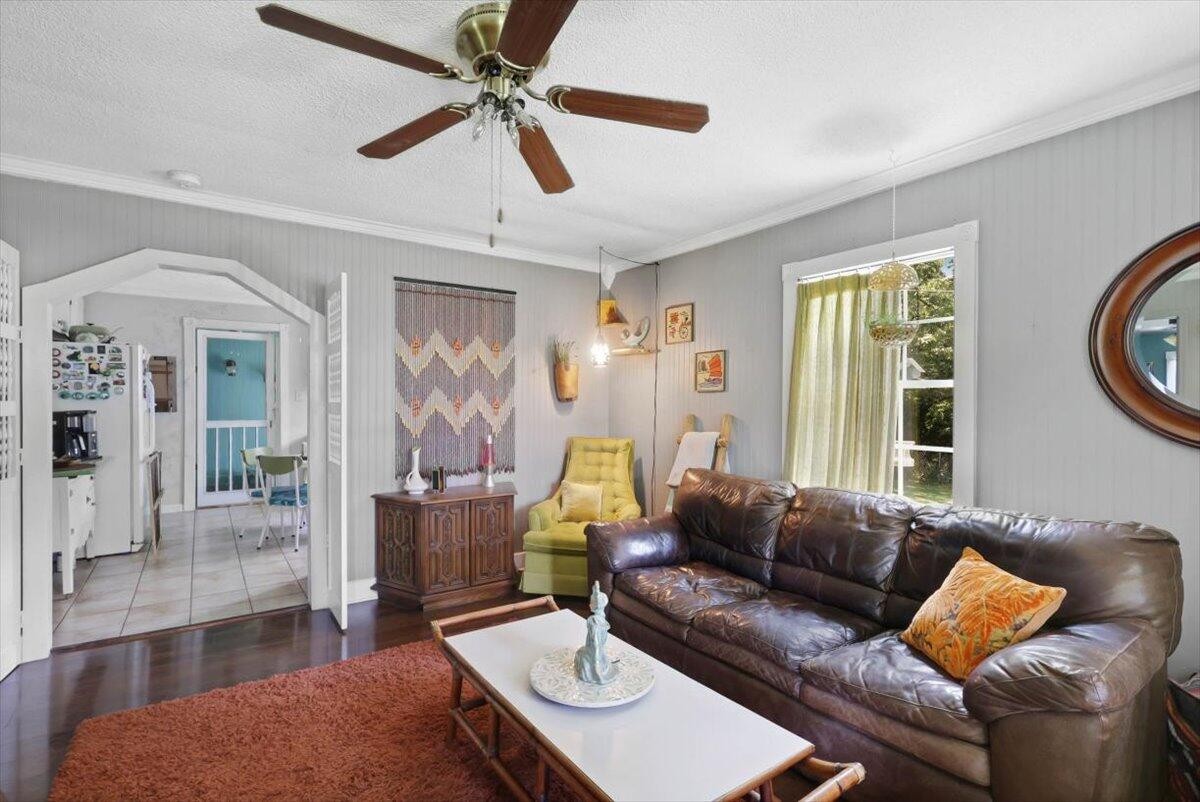 1015 Long Island Road