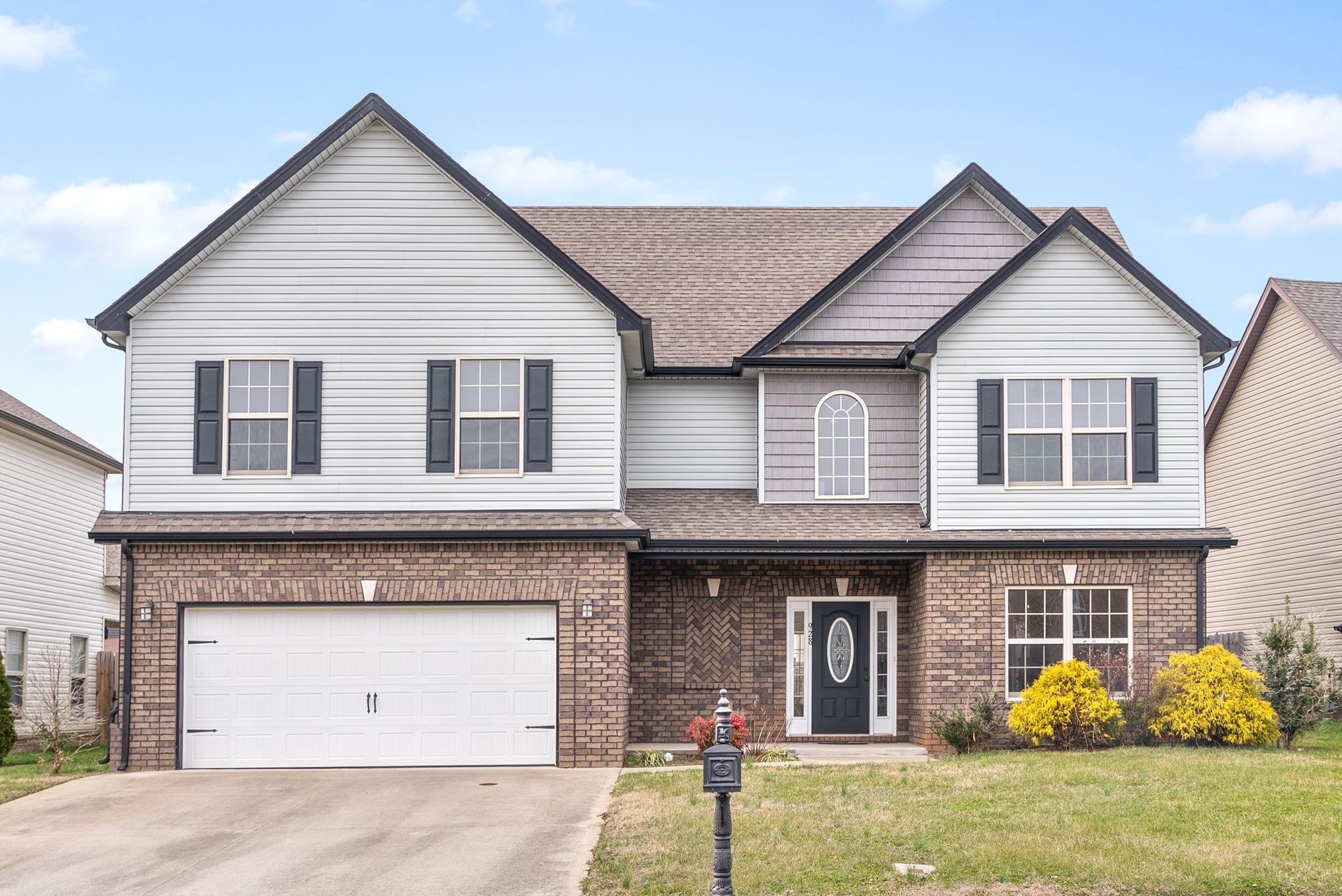 Clarksville, Tennessee 37040, United States, 4 Bedrooms Bedrooms, ,3 BathroomsBathrooms,Residential,Active,90745