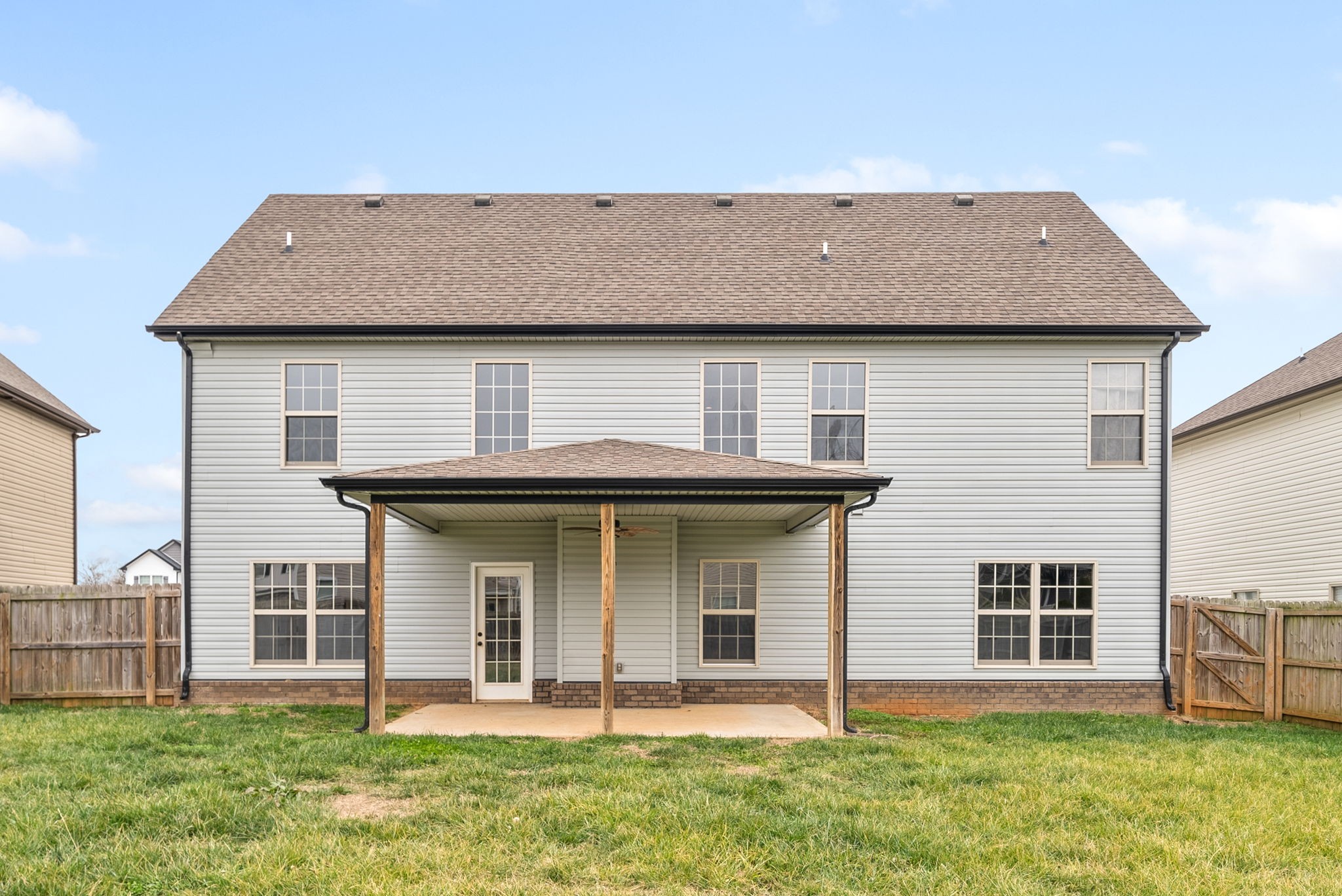 Clarksville, Tennessee 37040, United States, 4 Bedrooms Bedrooms, ,3 BathroomsBathrooms,Residential,Active,90745