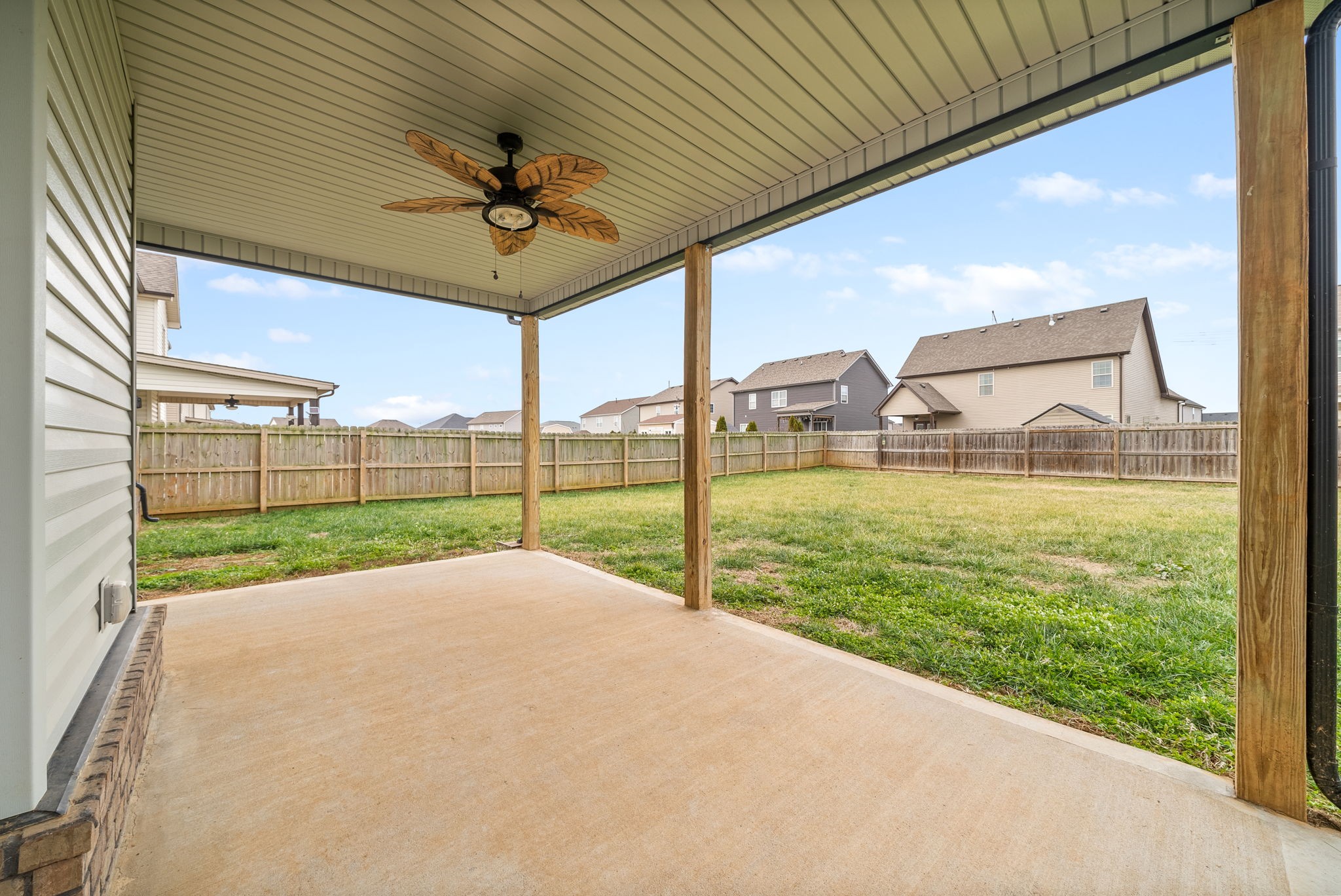 Clarksville, Tennessee 37040, United States, 4 Bedrooms Bedrooms, ,3 BathroomsBathrooms,Residential,Active,90745