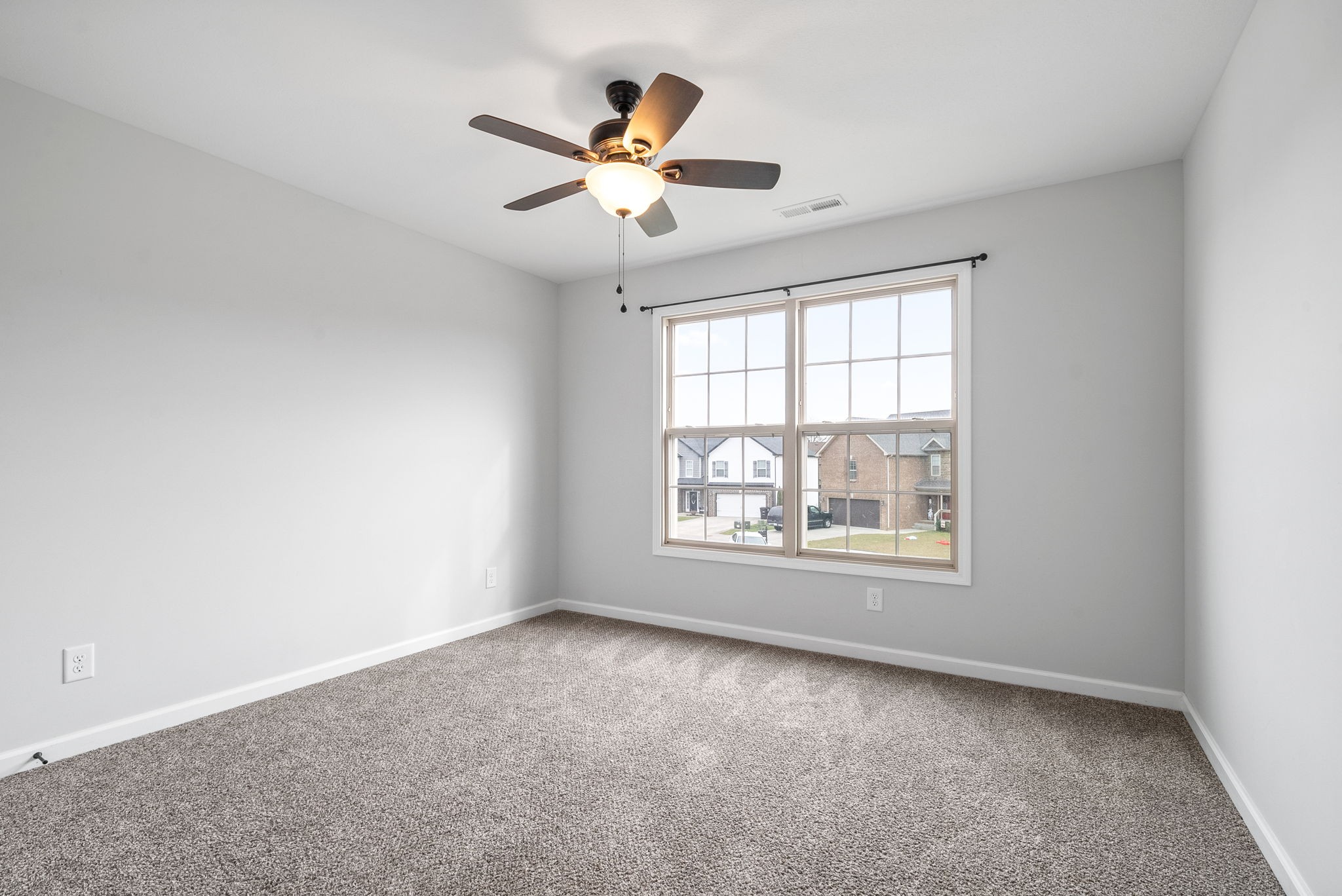 Clarksville, Tennessee 37040, United States, 4 Bedrooms Bedrooms, ,3 BathroomsBathrooms,Residential,Active,90745