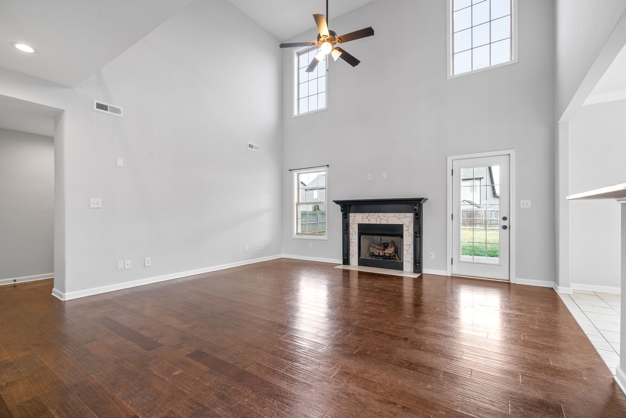 Clarksville, Tennessee 37040, United States, 4 Bedrooms Bedrooms, ,3 BathroomsBathrooms,Residential,Active,90745