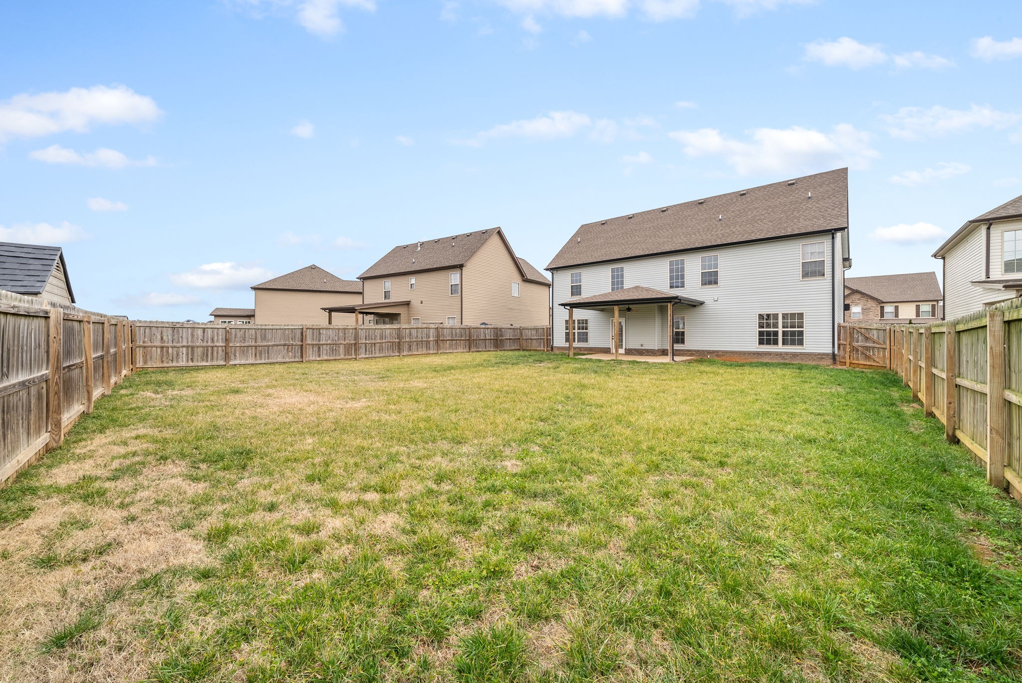 Clarksville, Tennessee 37040, United States, 4 Bedrooms Bedrooms, ,3 BathroomsBathrooms,Residential,Active,90745