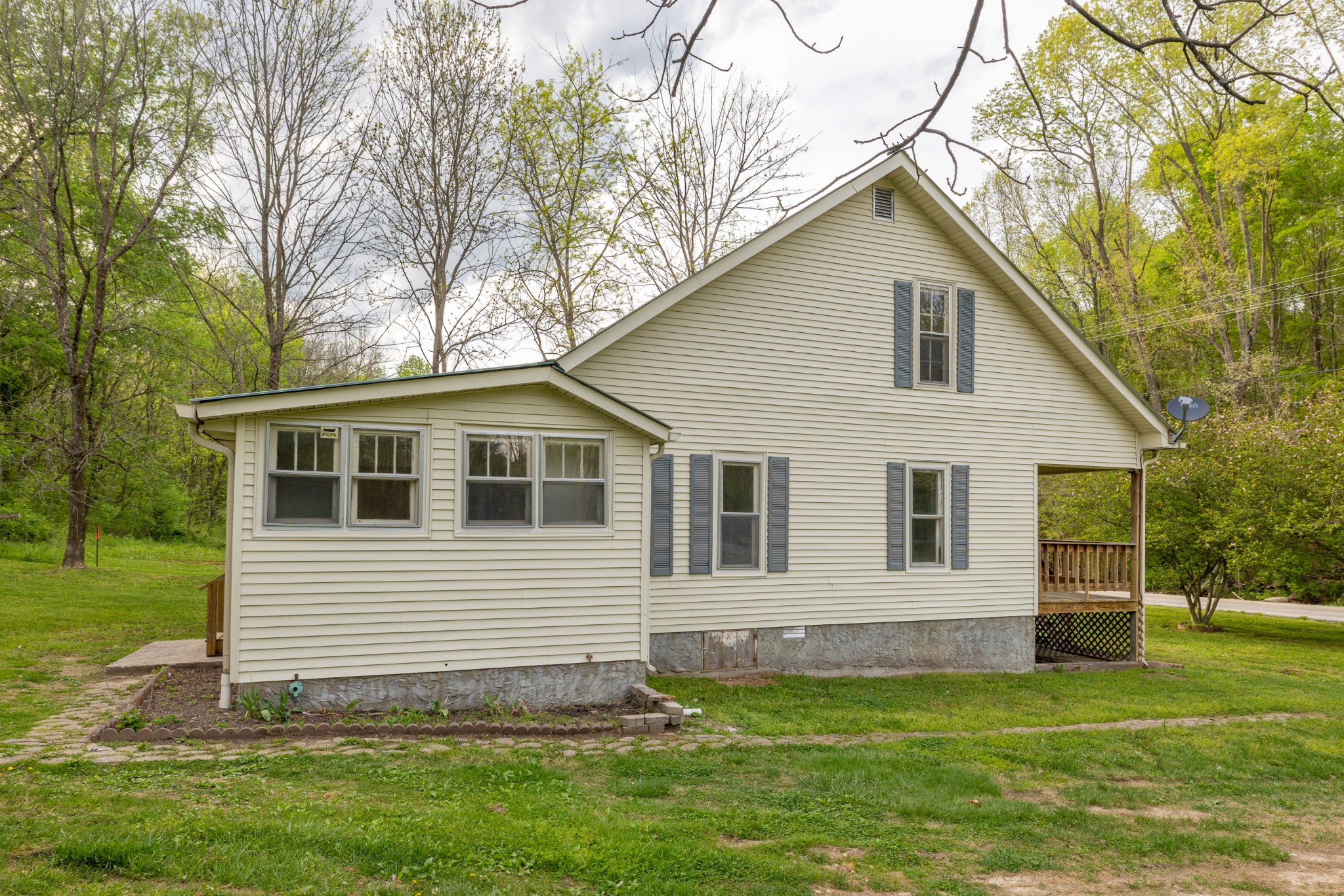 1328 N Springs Rd