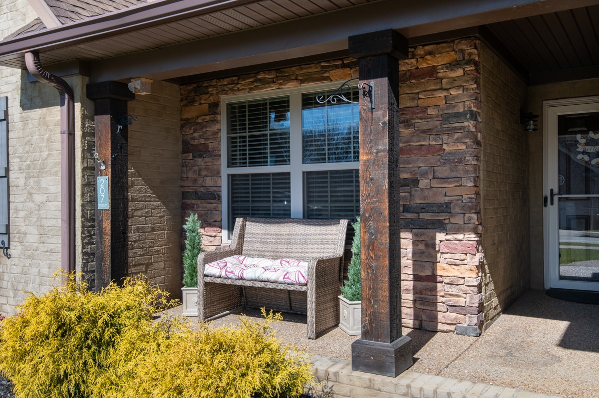 207 Hickory Pointe Dr